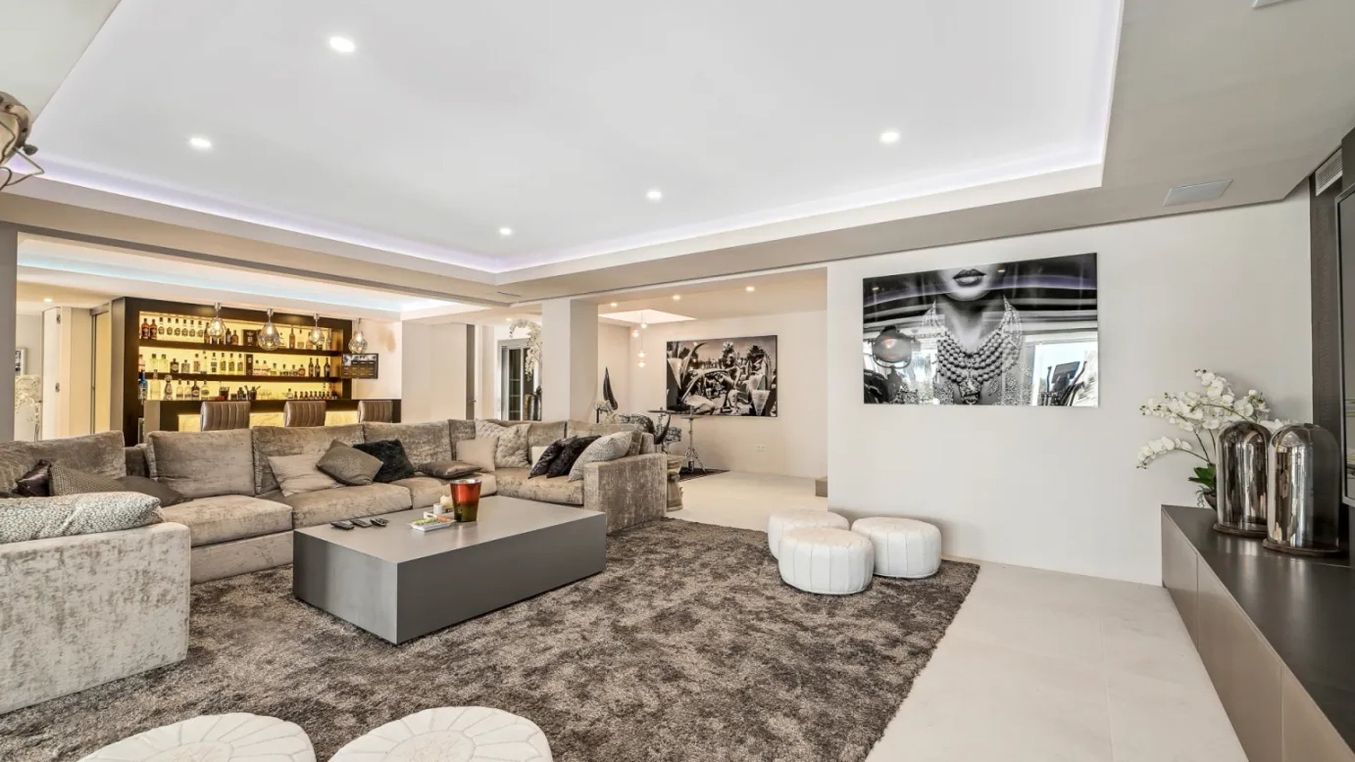 Villa Serenity TV room with modern décor and open layout