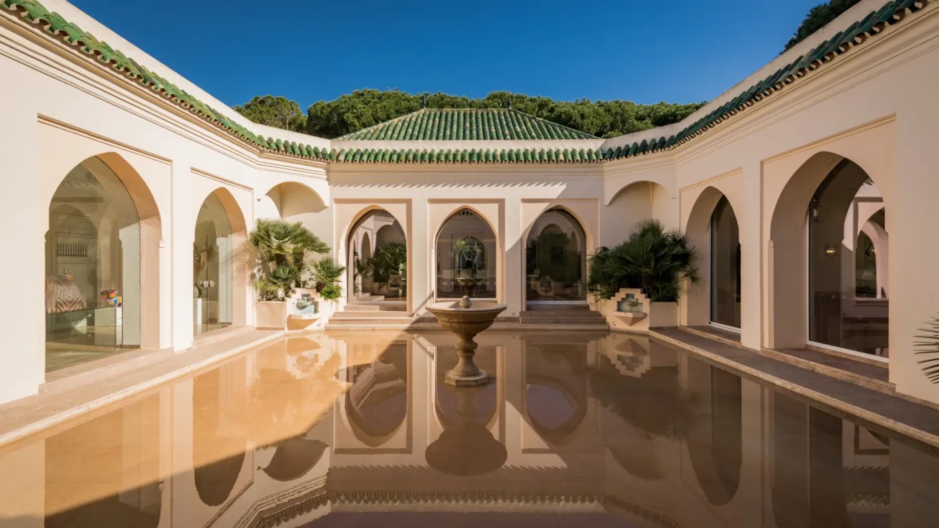 Courtyard pool at Villa El Rincon surrounded by arches