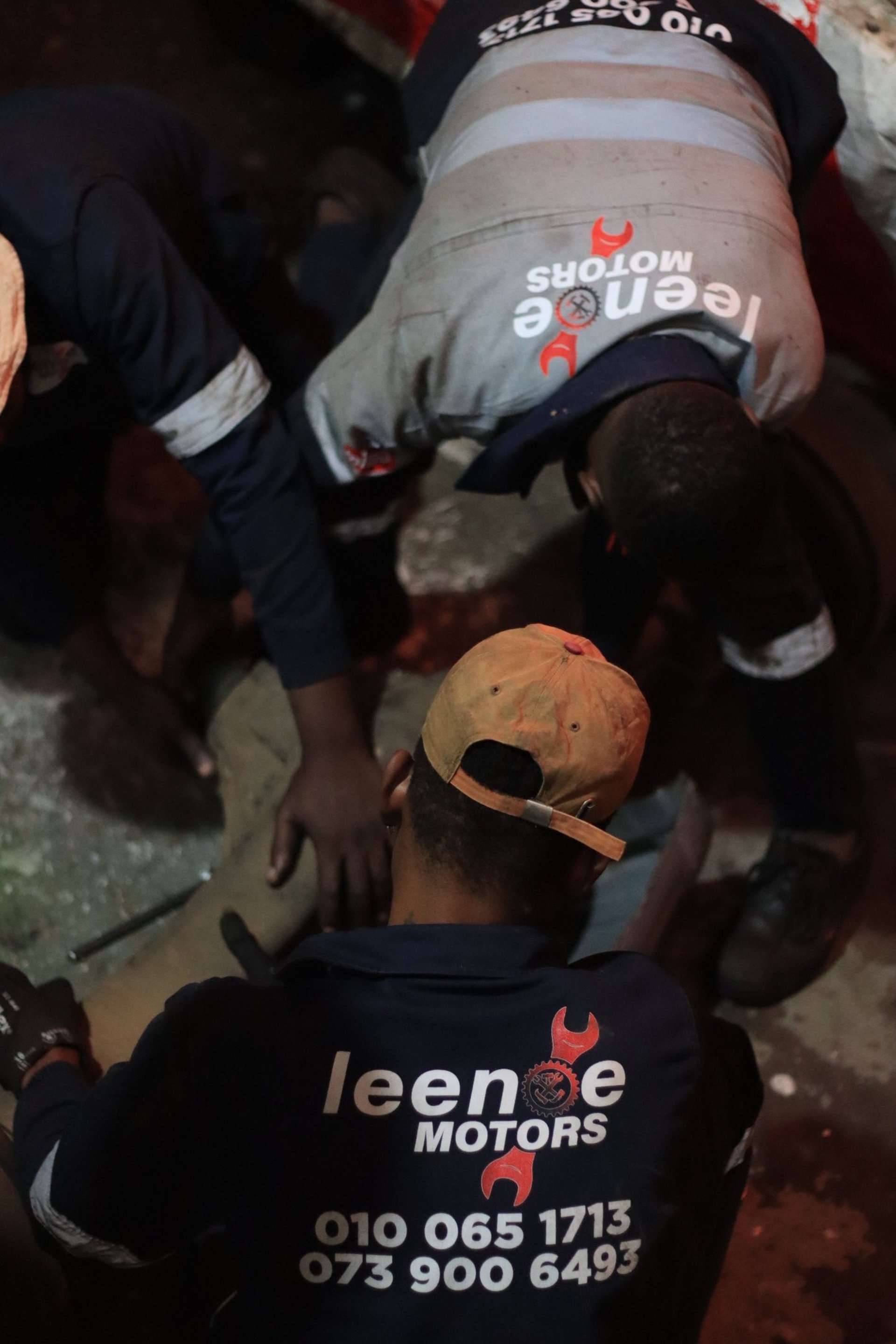 gray computer monitor