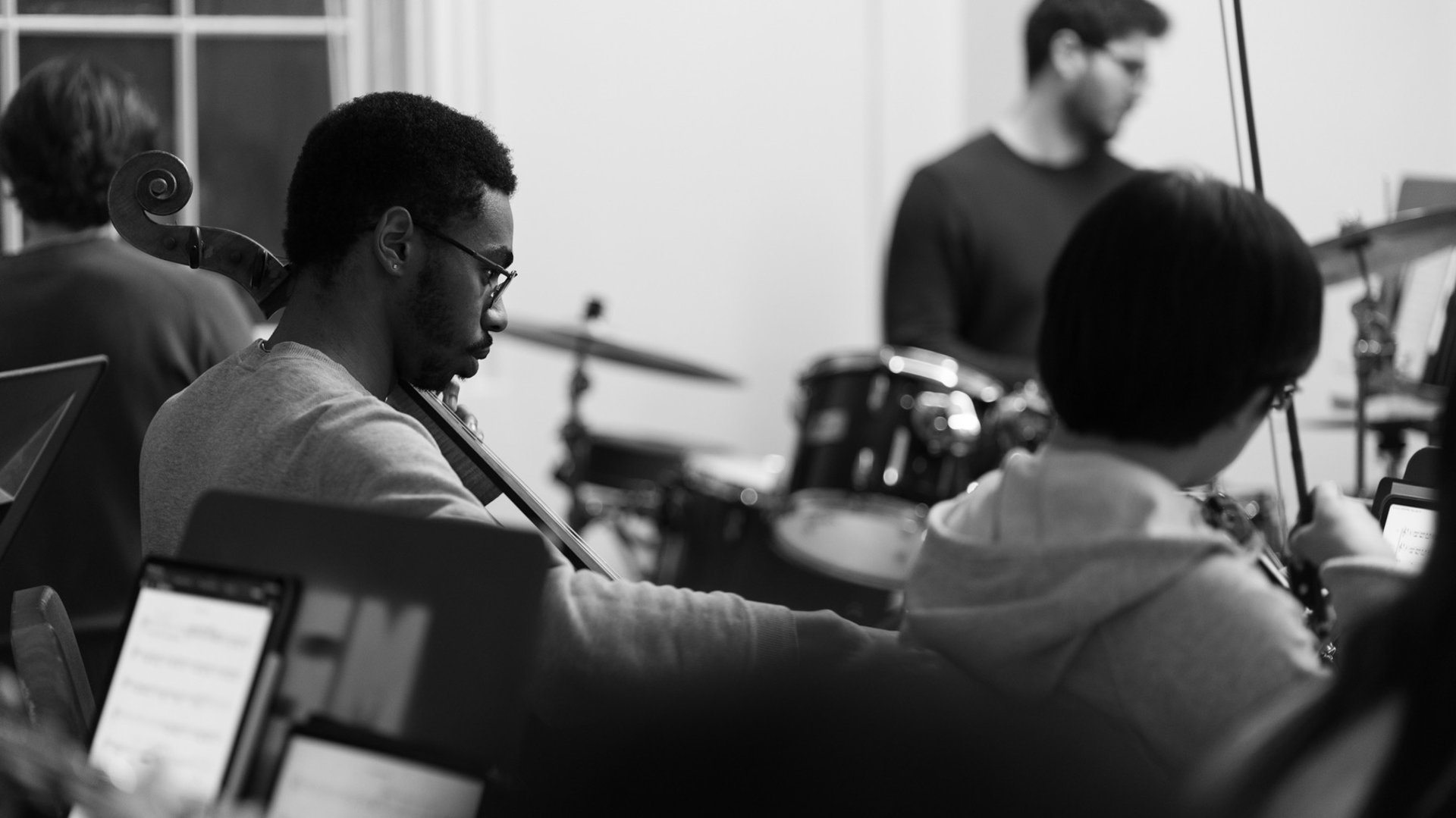 black and white bed linen