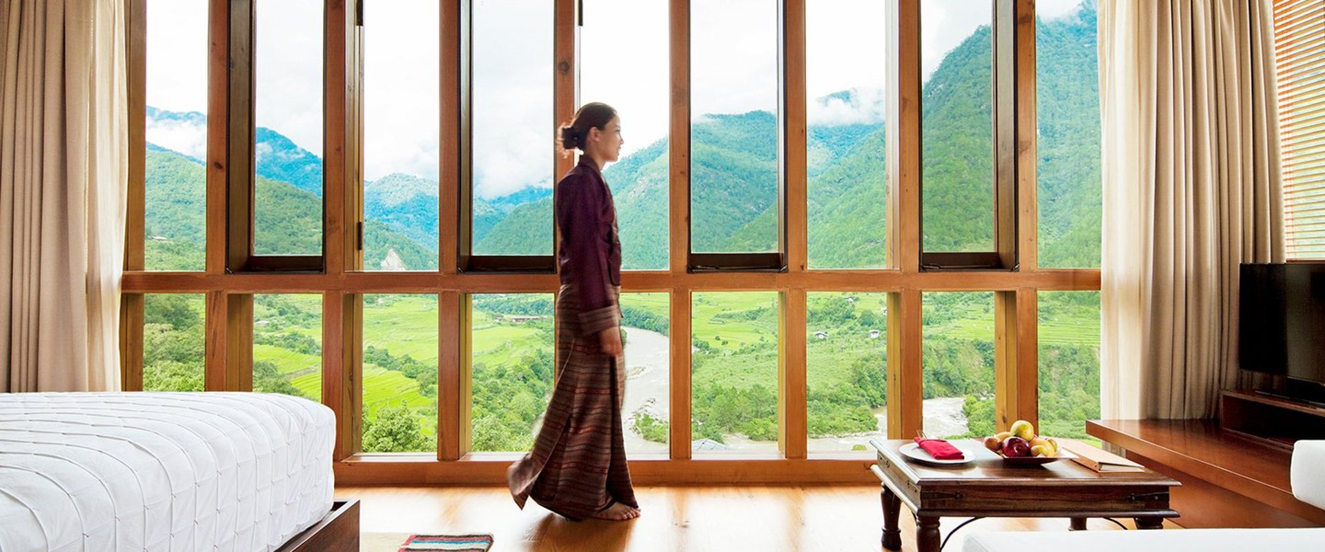 black and white bed linen