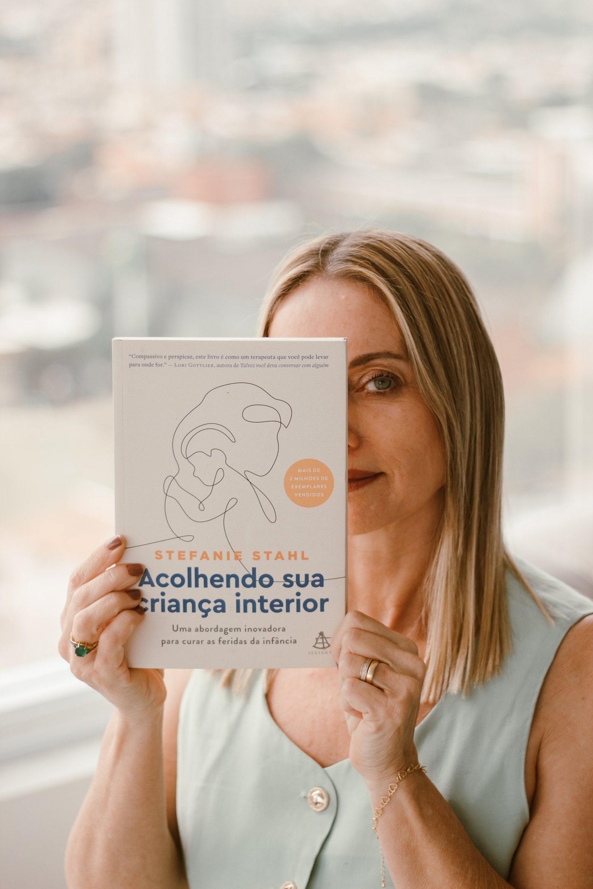 gray computer monitor