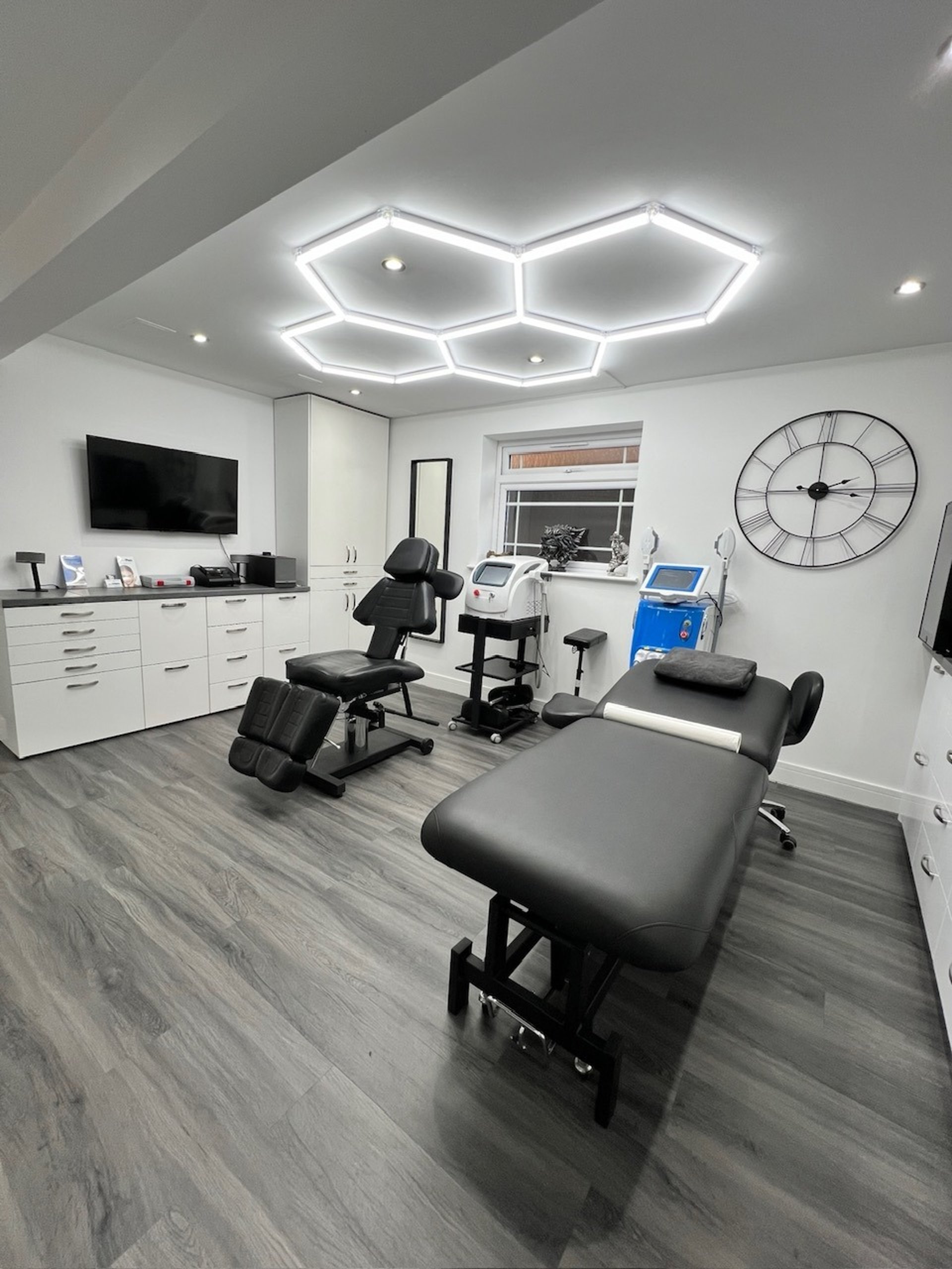black and brown leather padded tub sofa