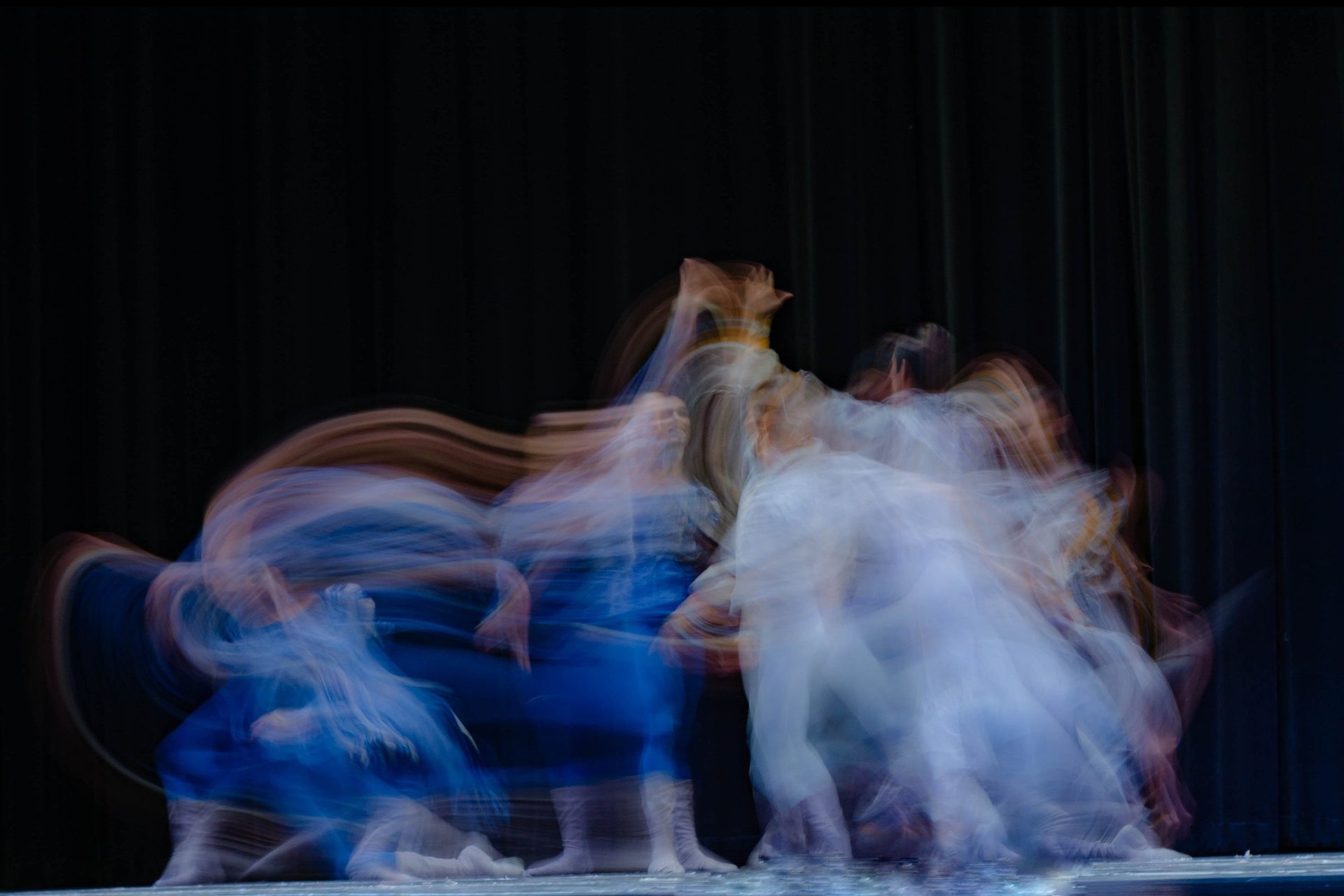 gray computer monitor