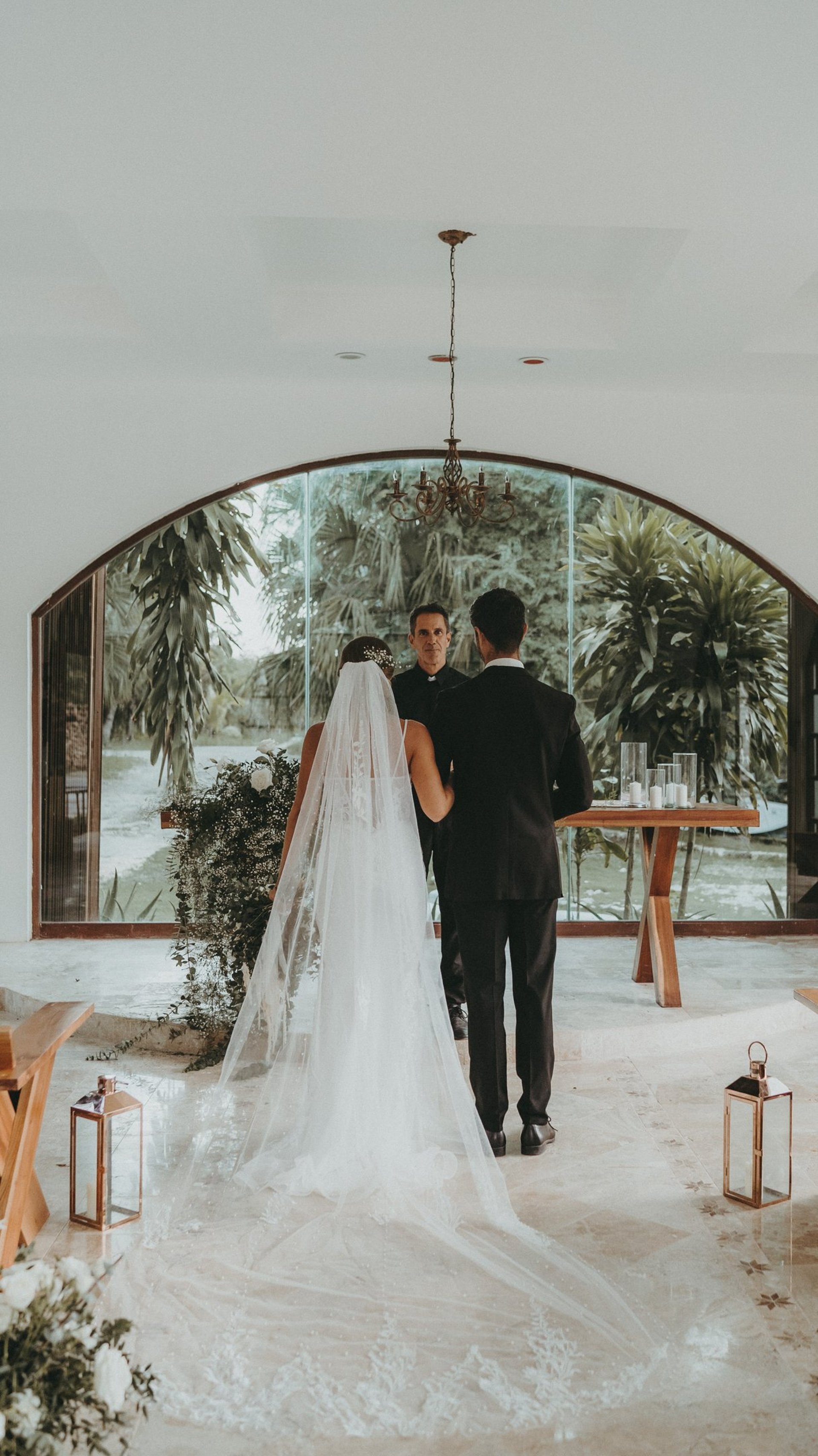 black and white bed linen