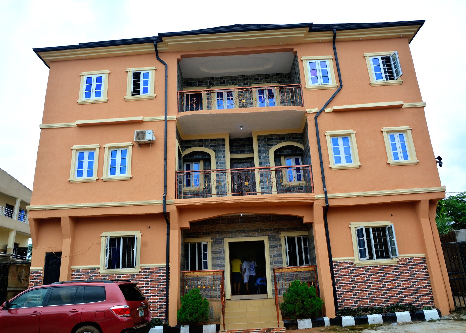 black and brown leather padded tub sofa