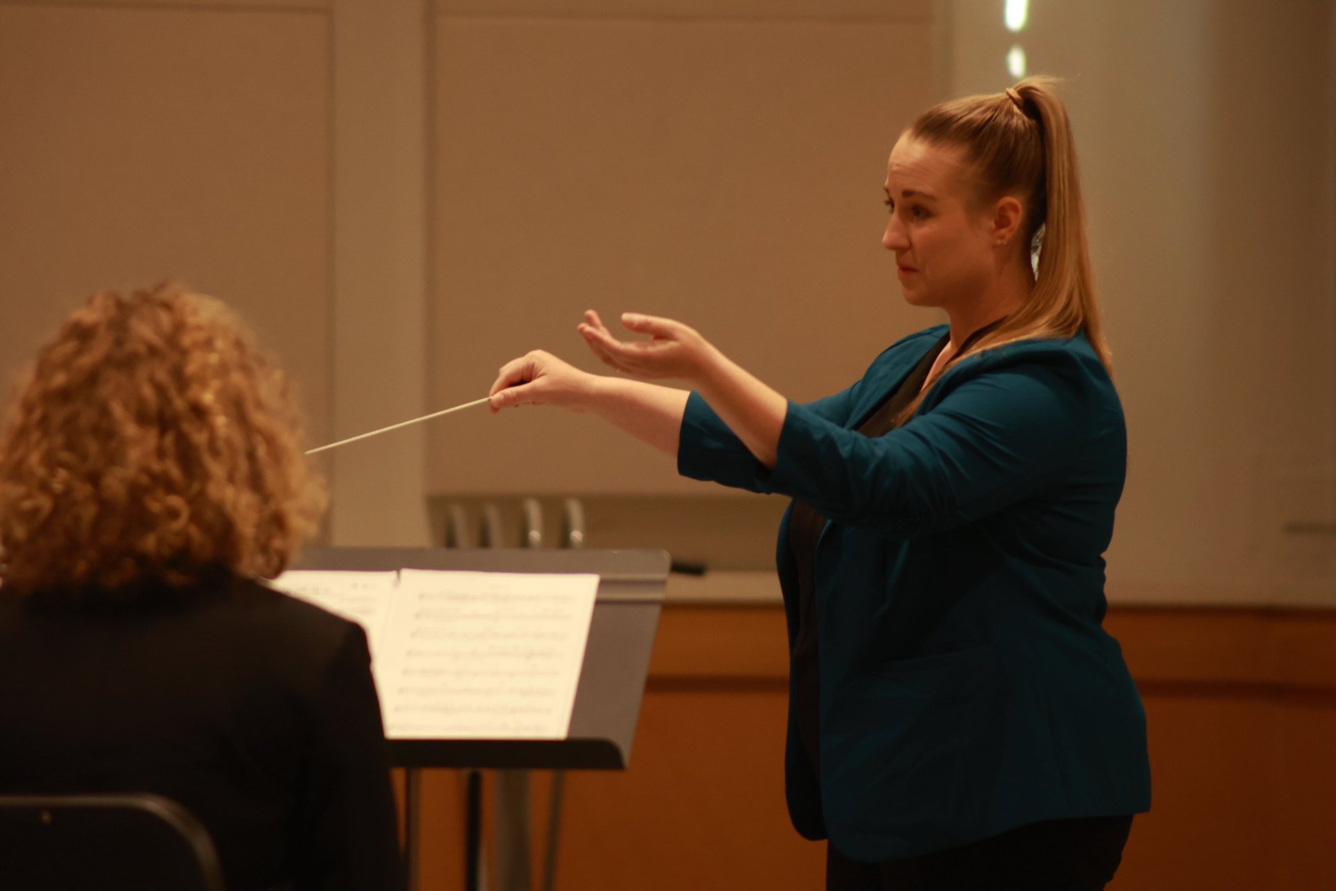 gray computer monitor