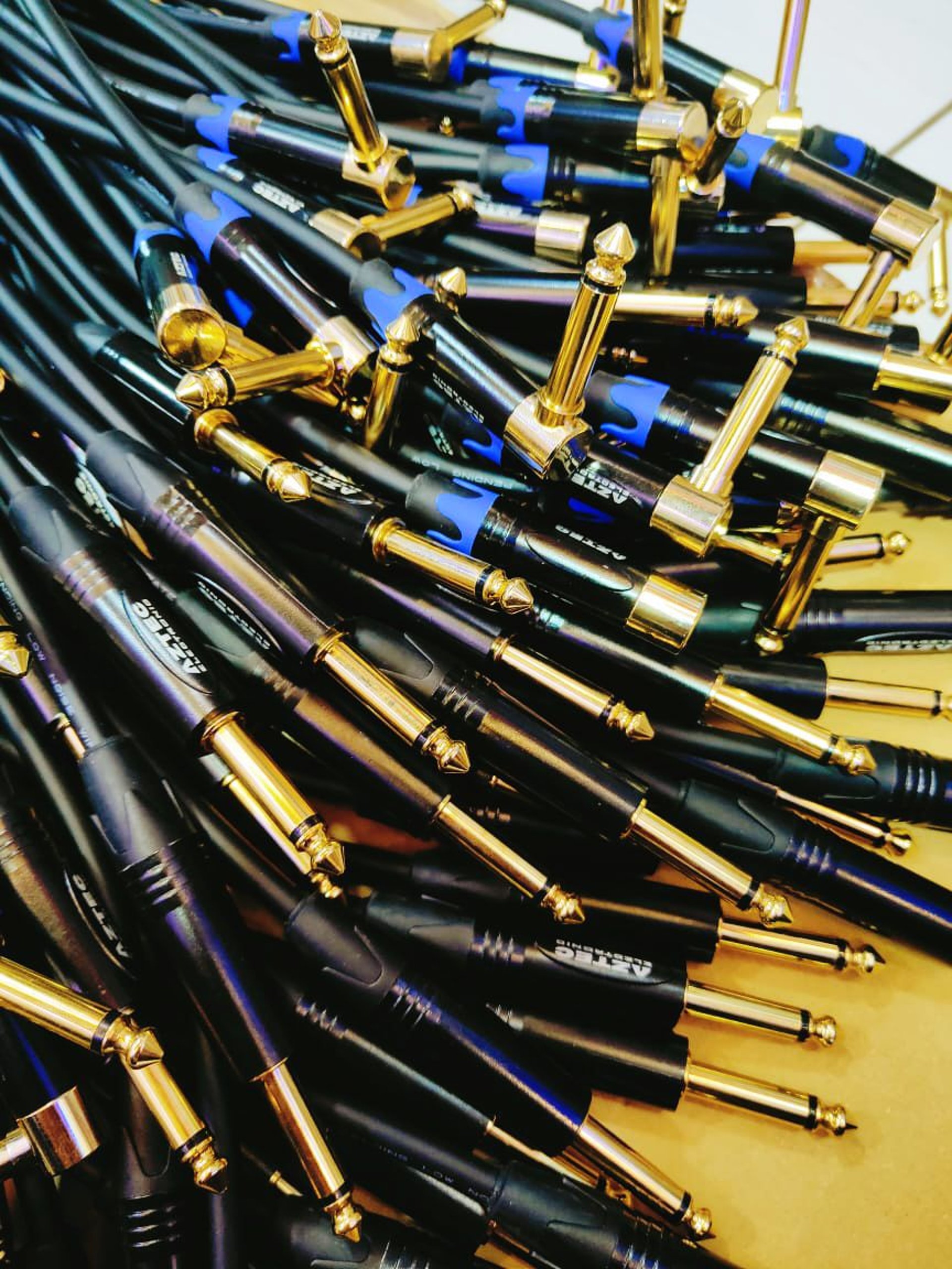 gray computer monitor