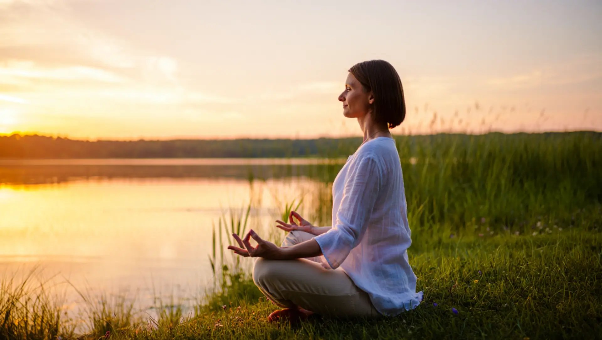 silhouette femme posture yoga enfant