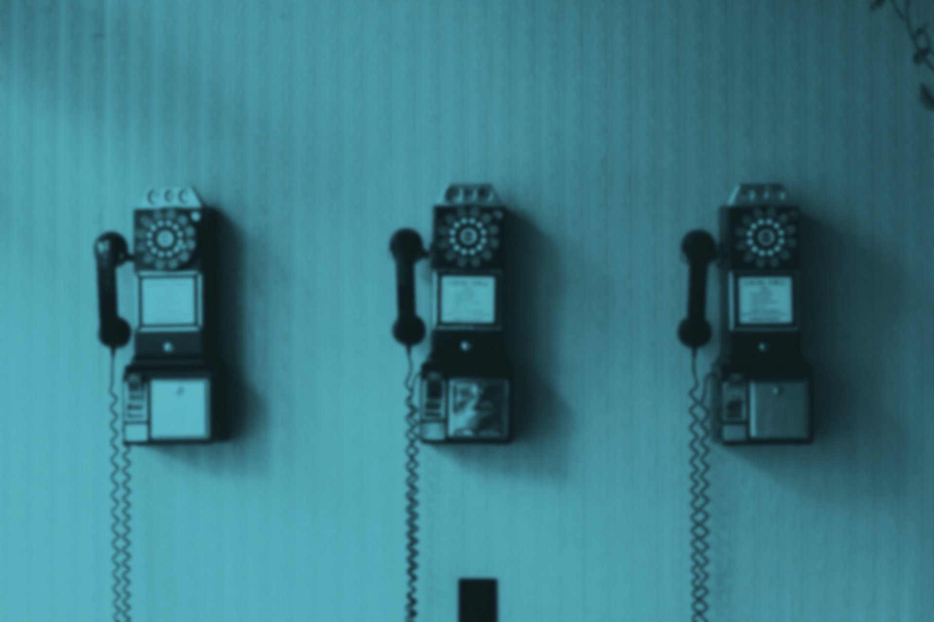 gray computer monitor