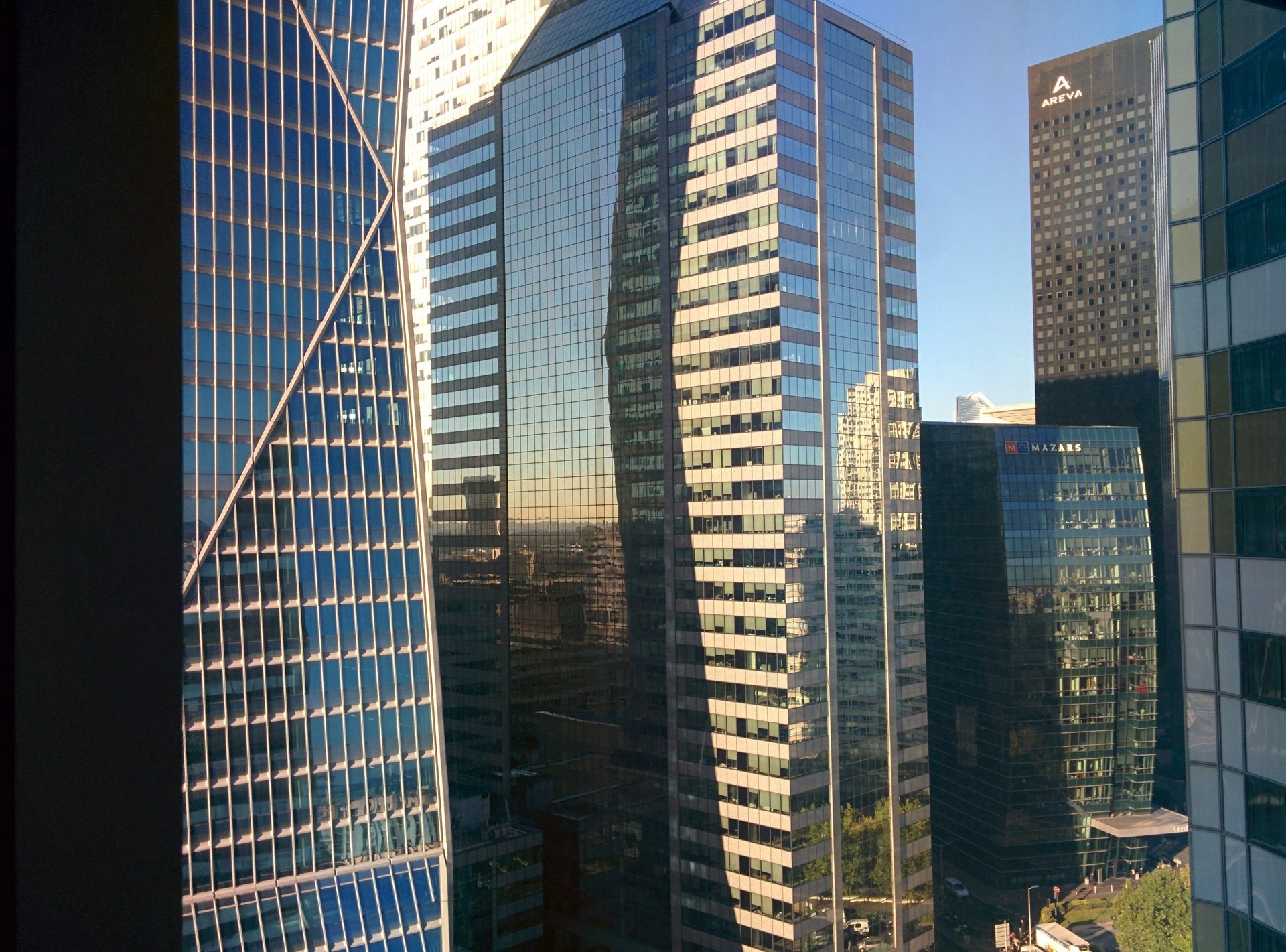 gray computer monitor