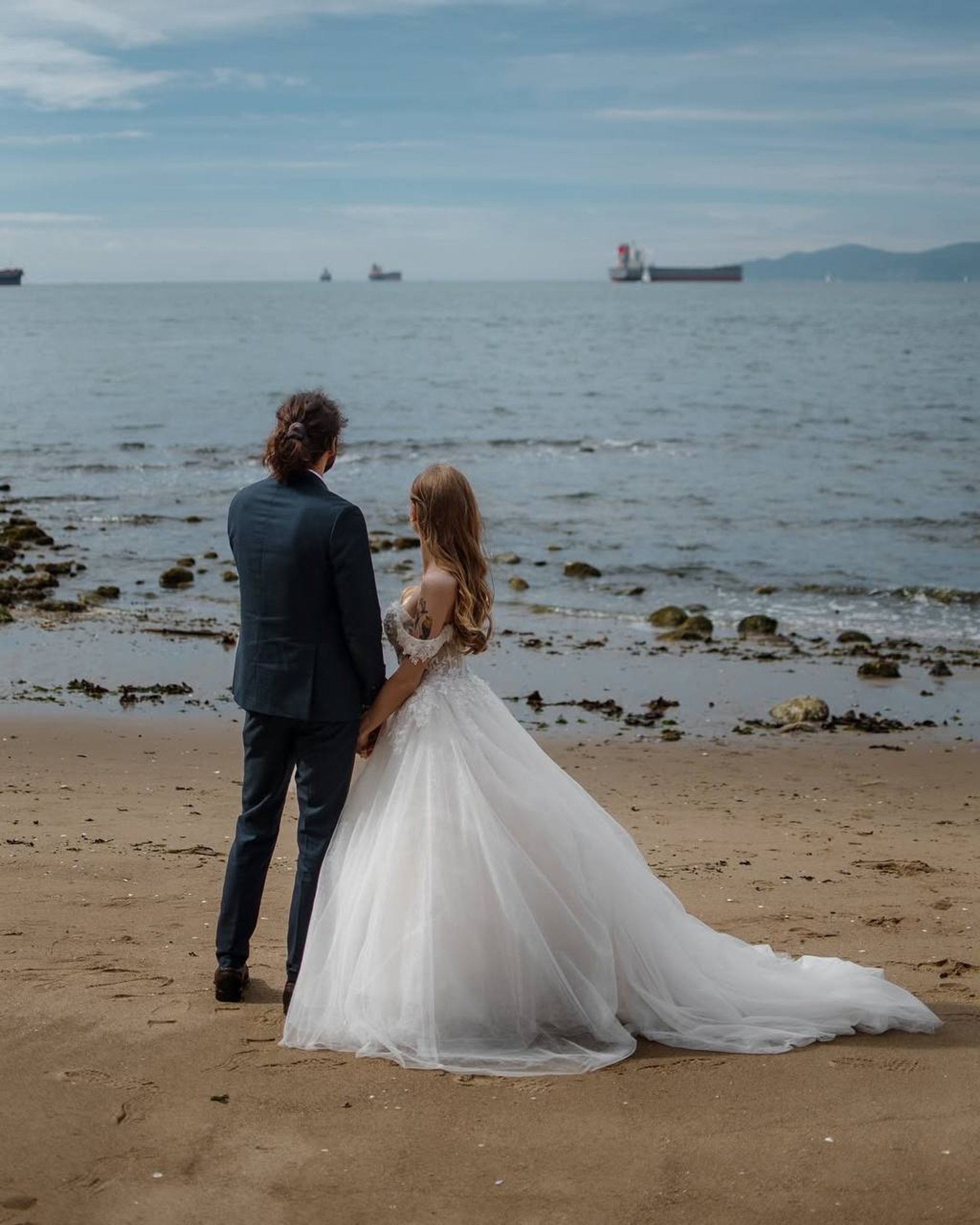 black and white bed linen