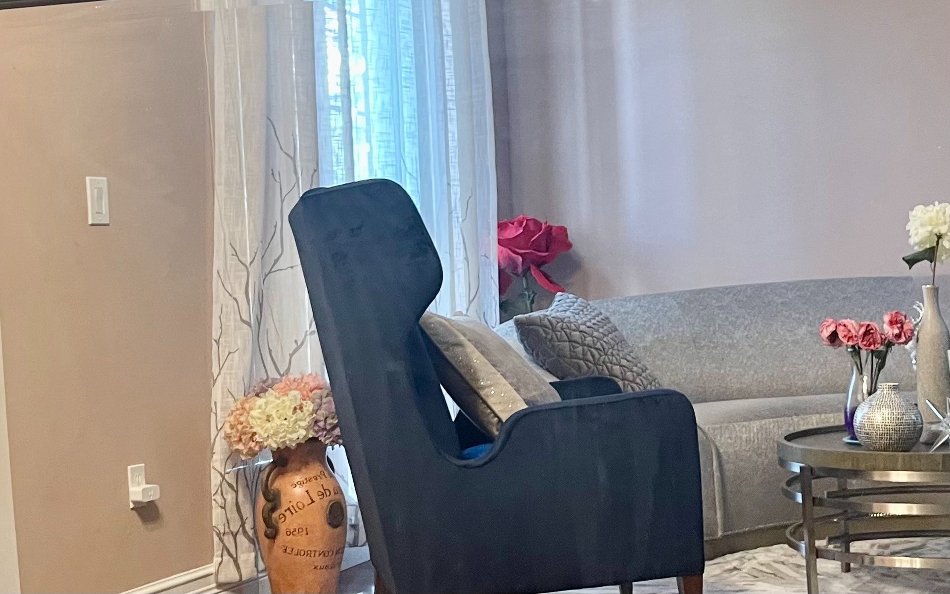 black and white bed linen