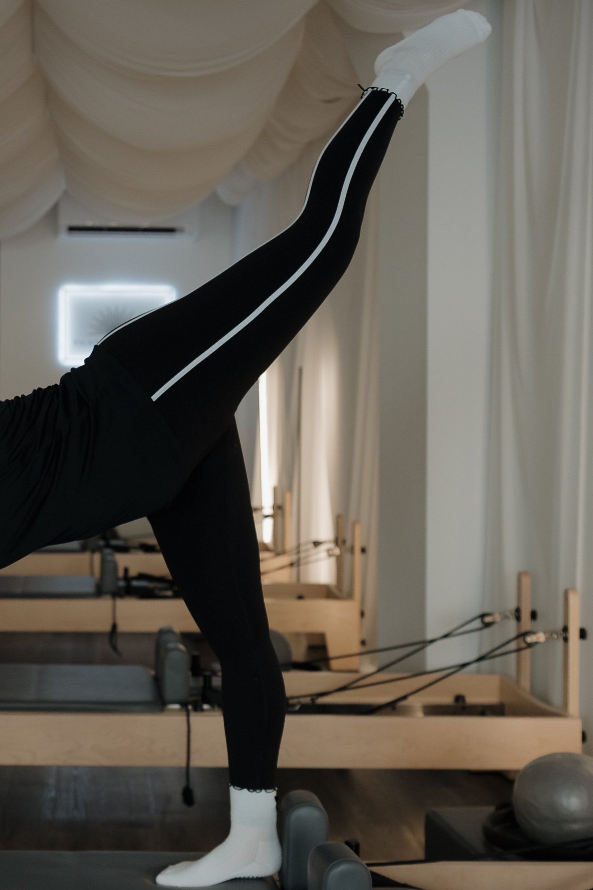 gray computer monitor