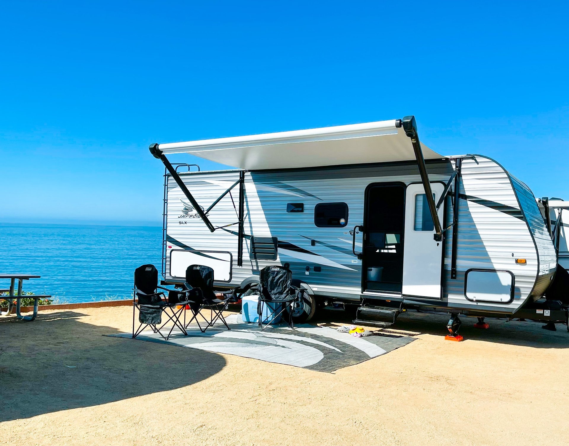 black and white bed linen