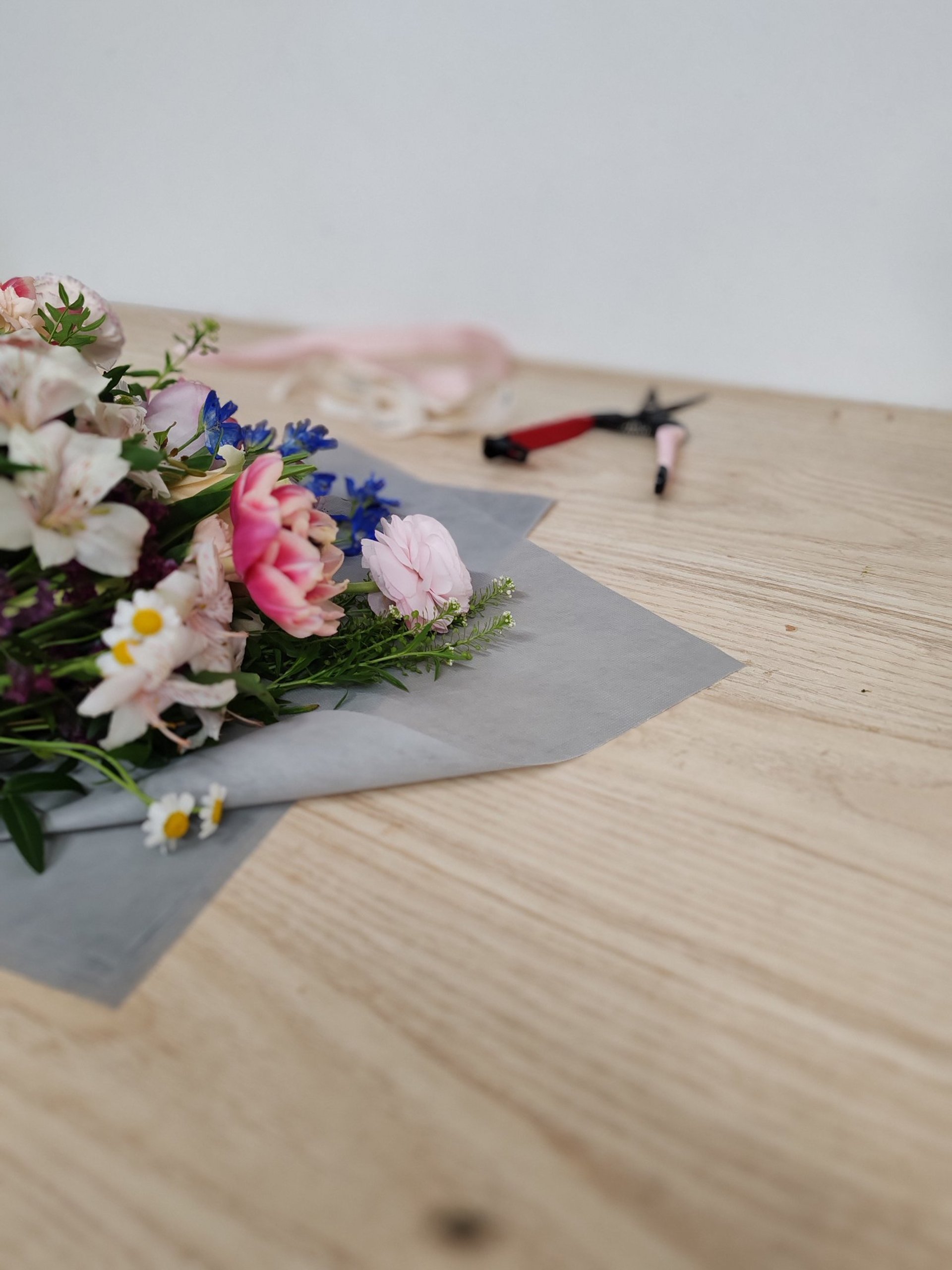 black and white bed linen