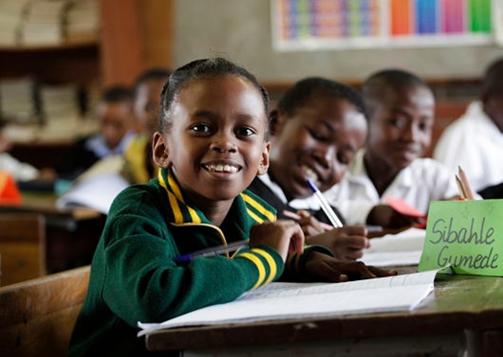 gray computer monitor