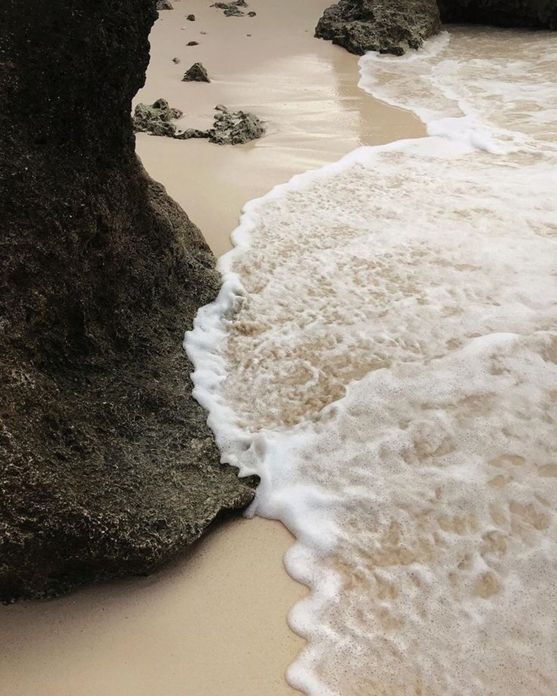 ocean waves crashing on shore during daytime
