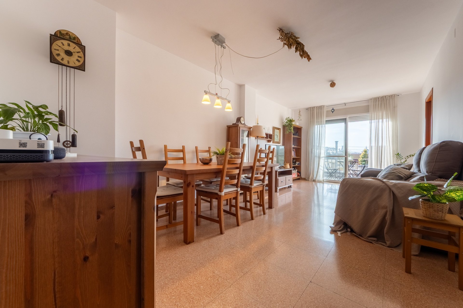 gray computer monitor