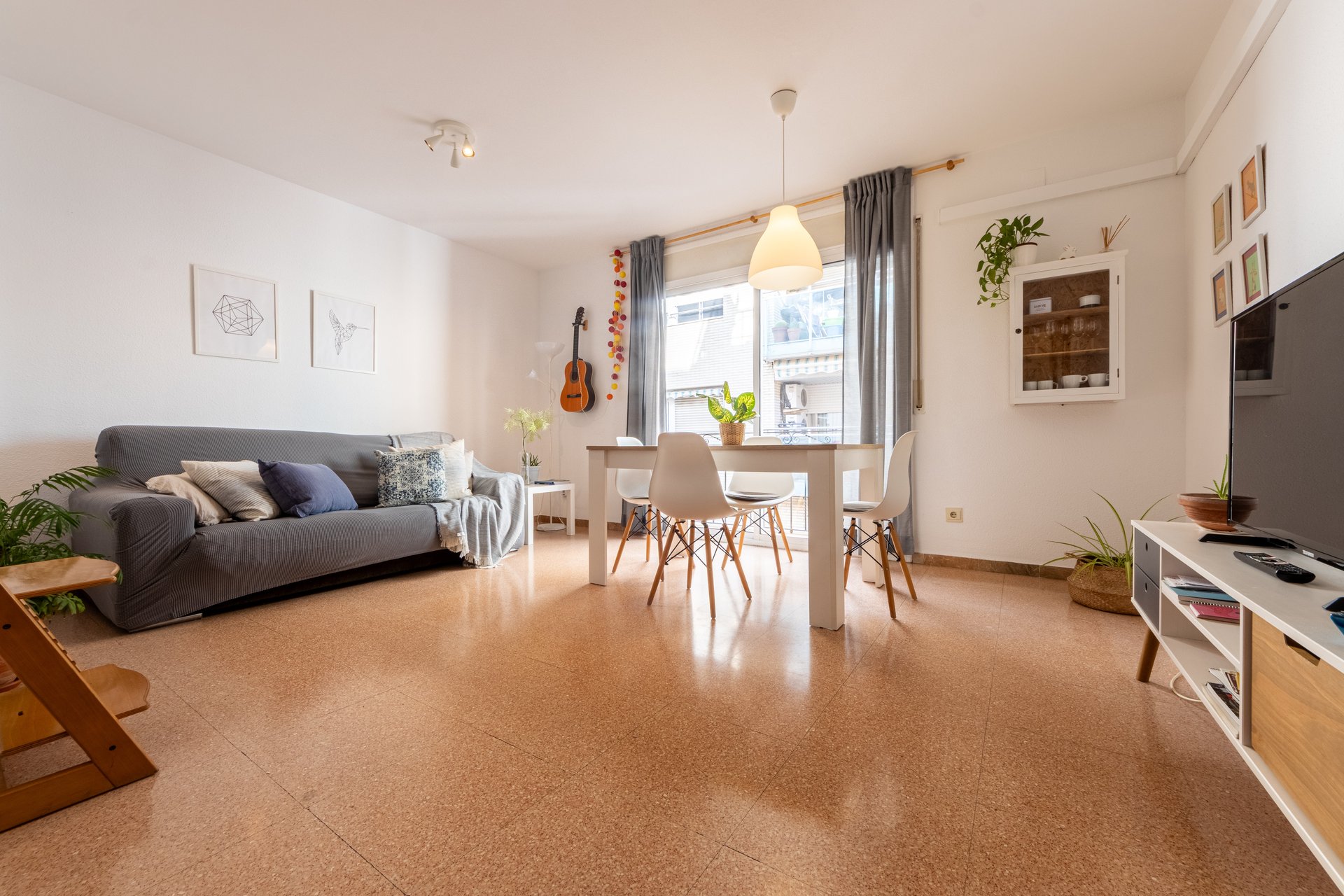 gray computer monitor