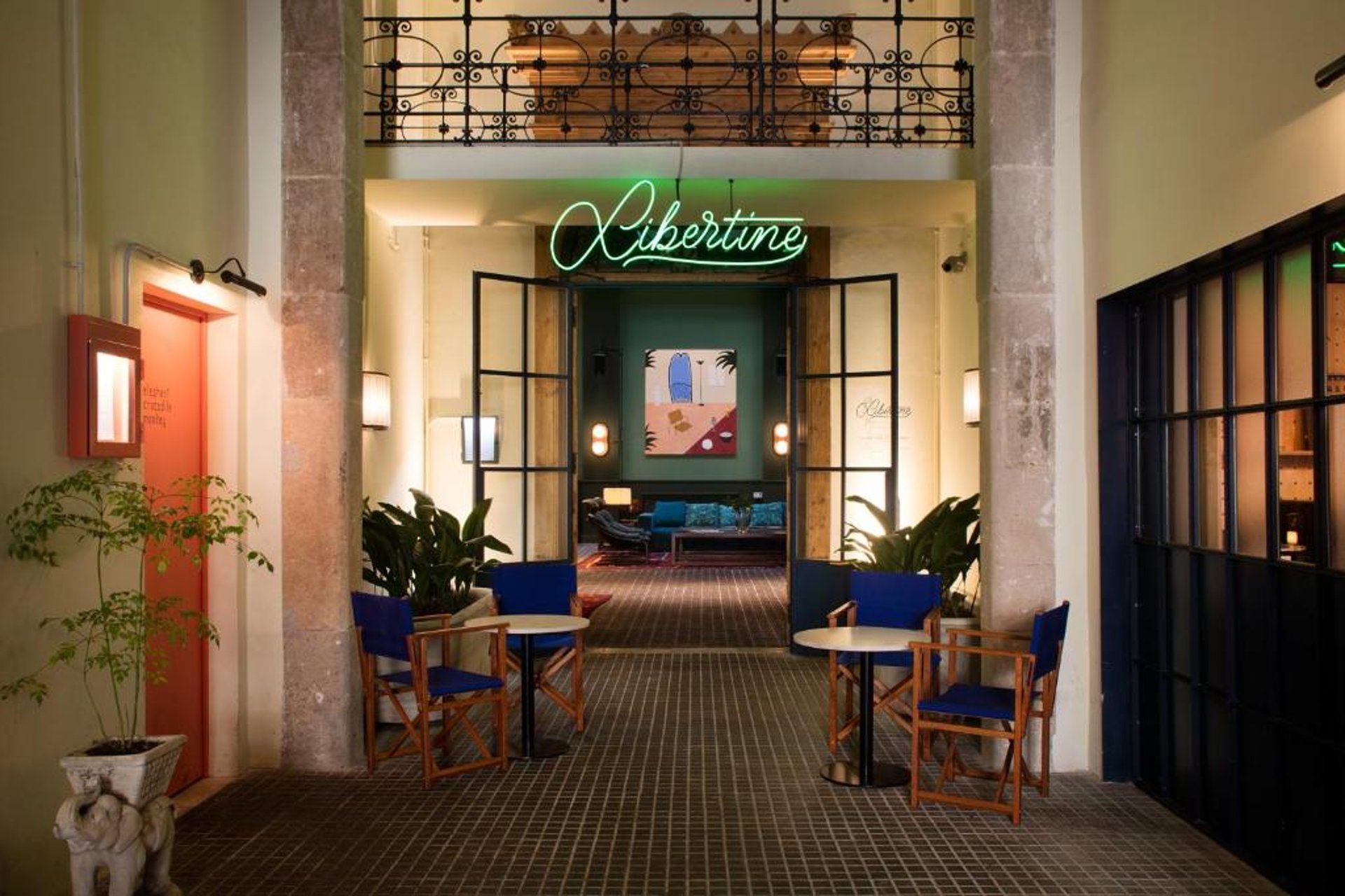 black and white bed linen