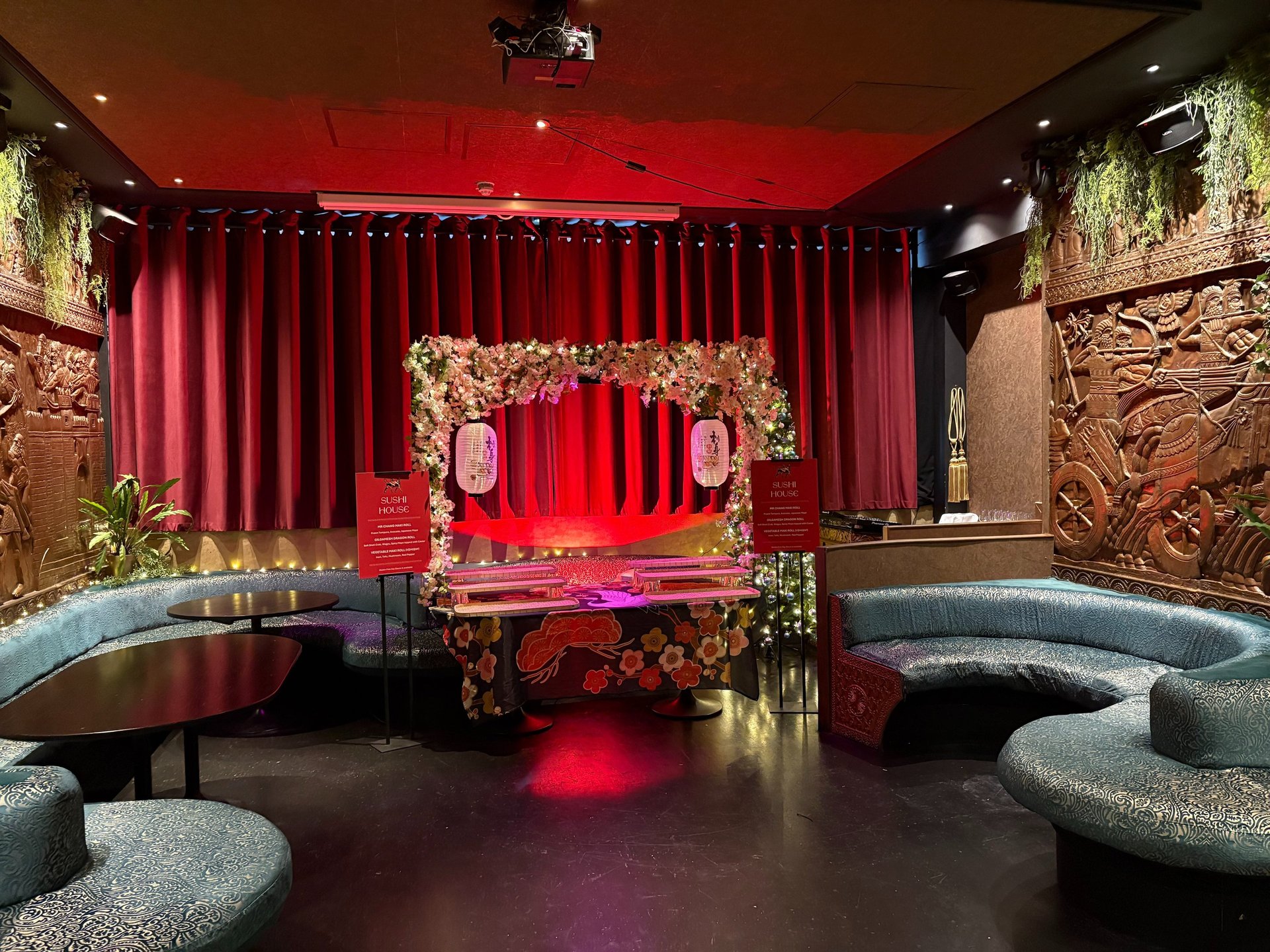 black and white bed linen