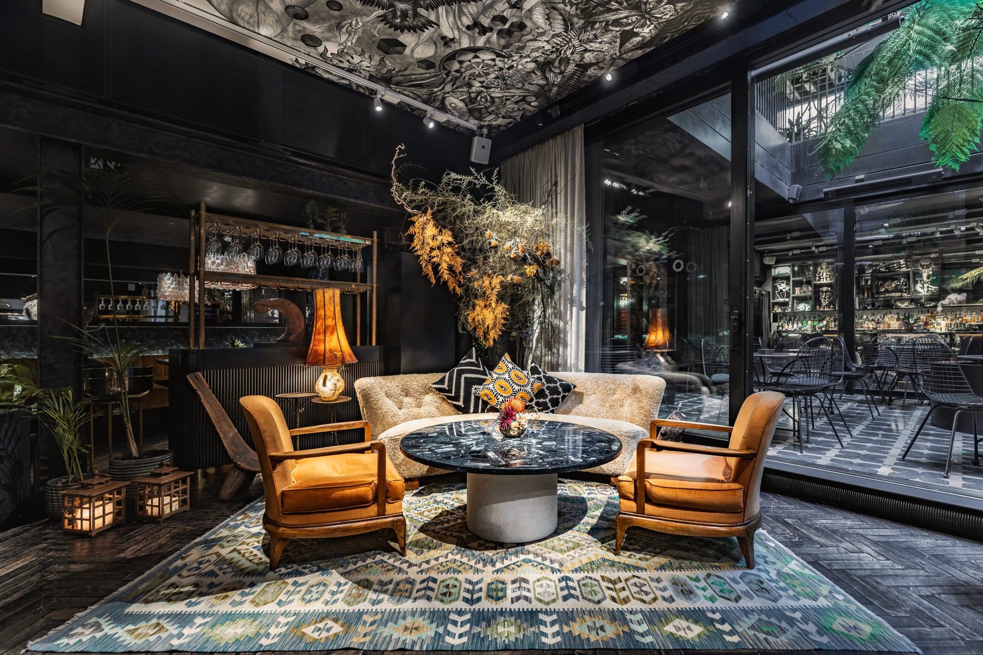 black and white bed linen