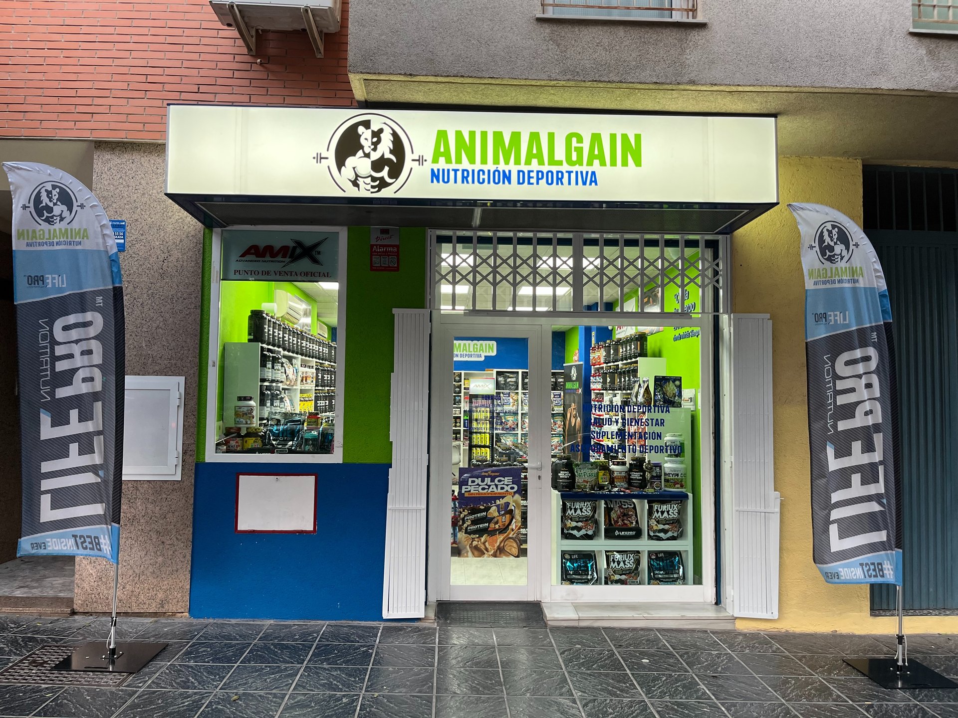 gray computer monitor