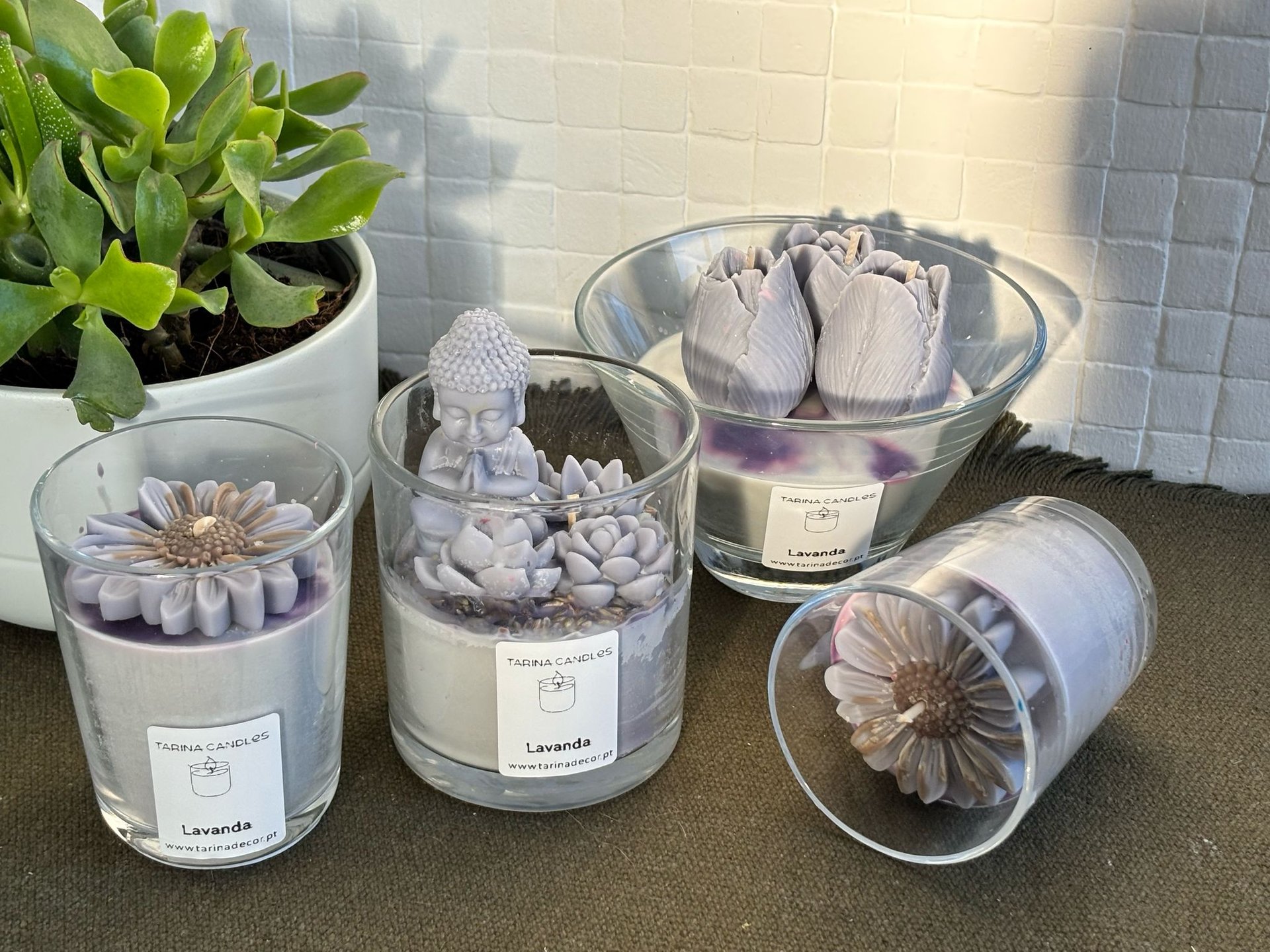 gray computer monitor