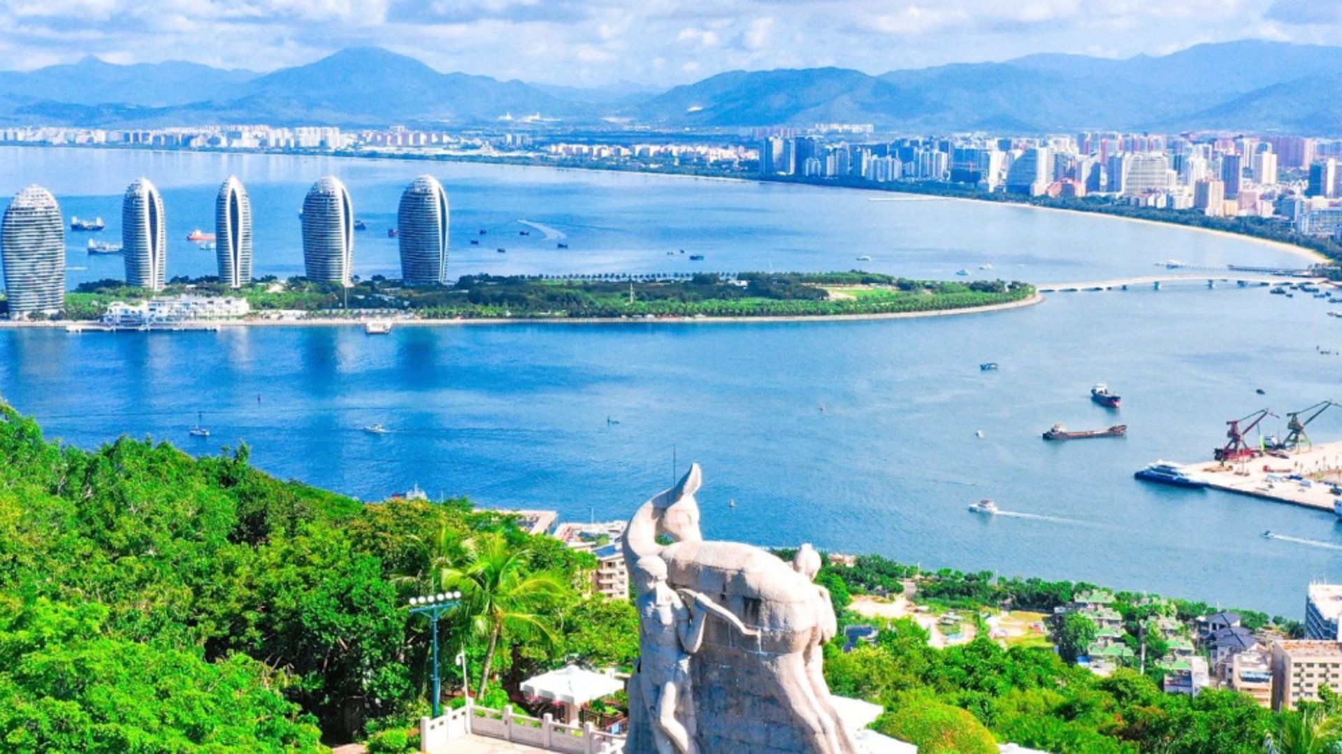 black and white bed linen