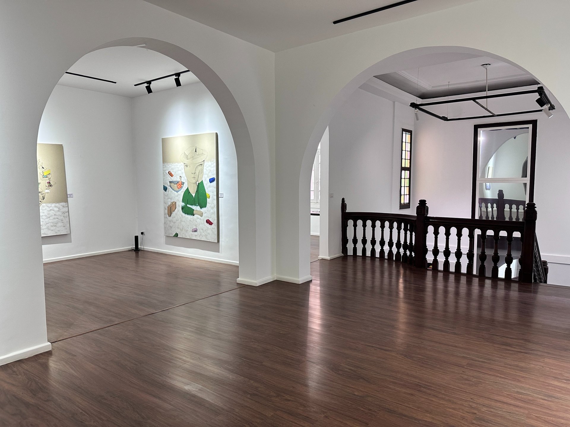 black and brown leather padded tub sofa