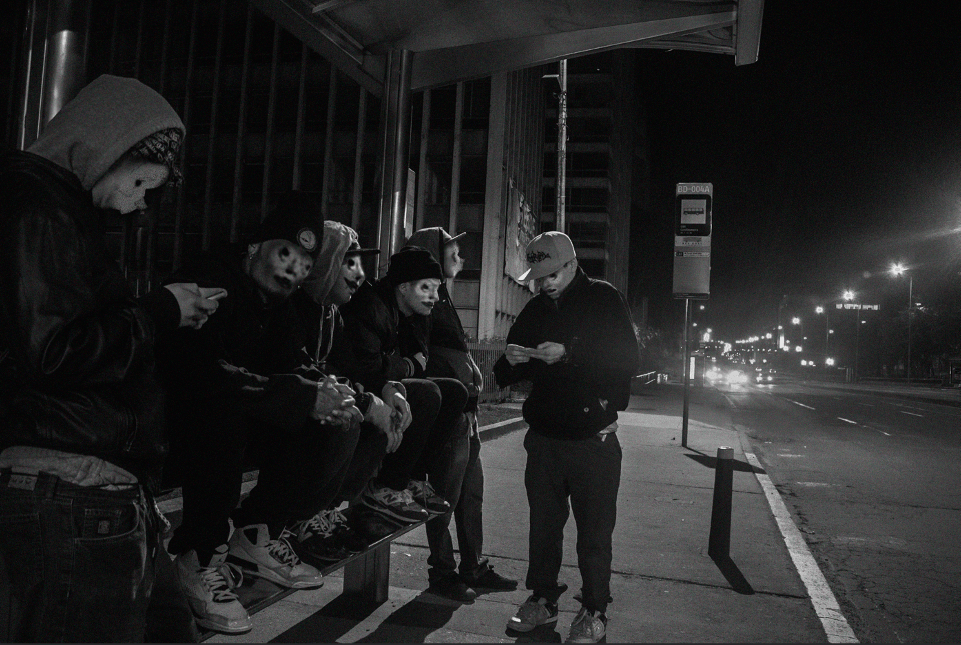 black and white bed linen