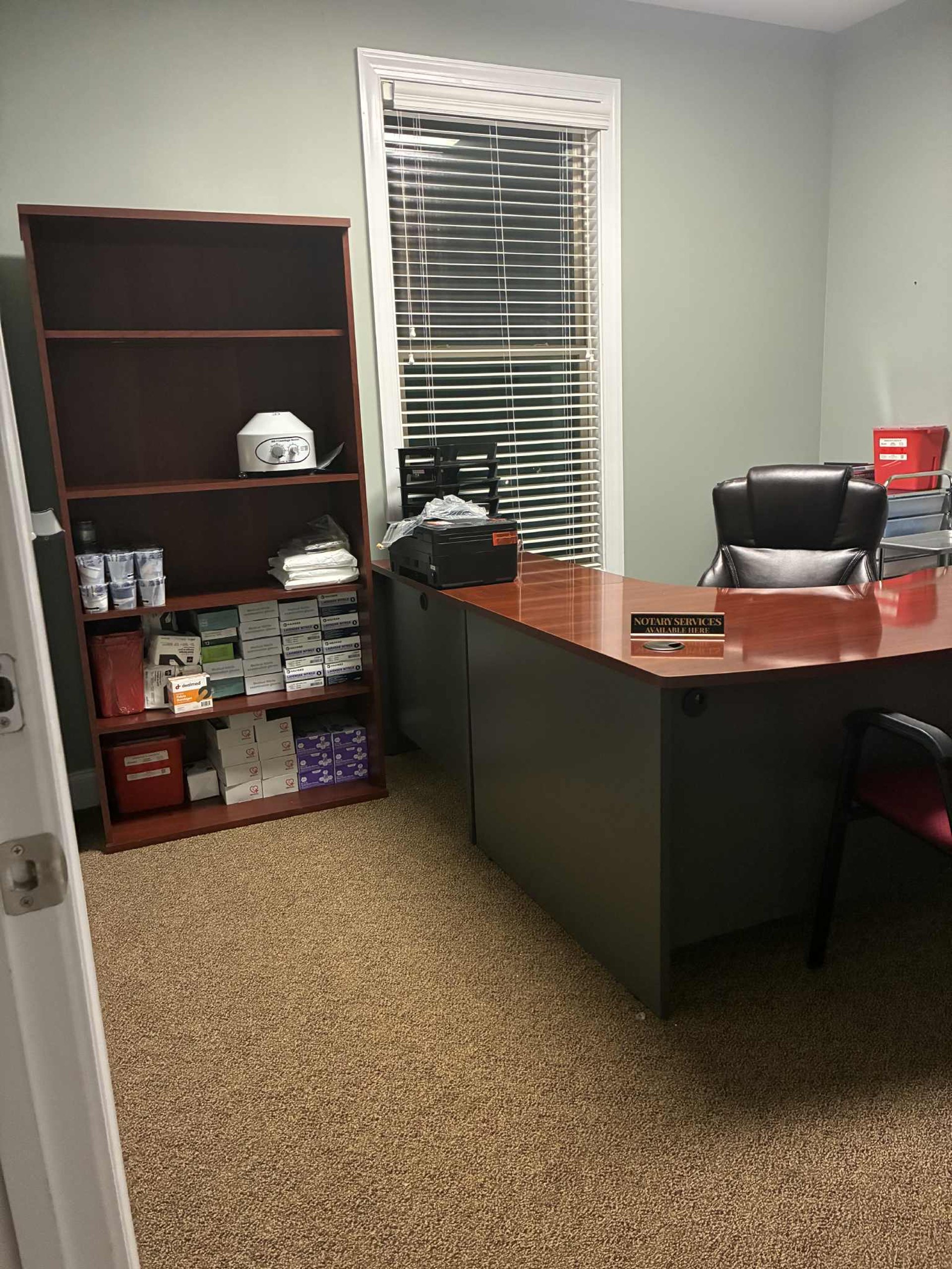 gray computer monitor