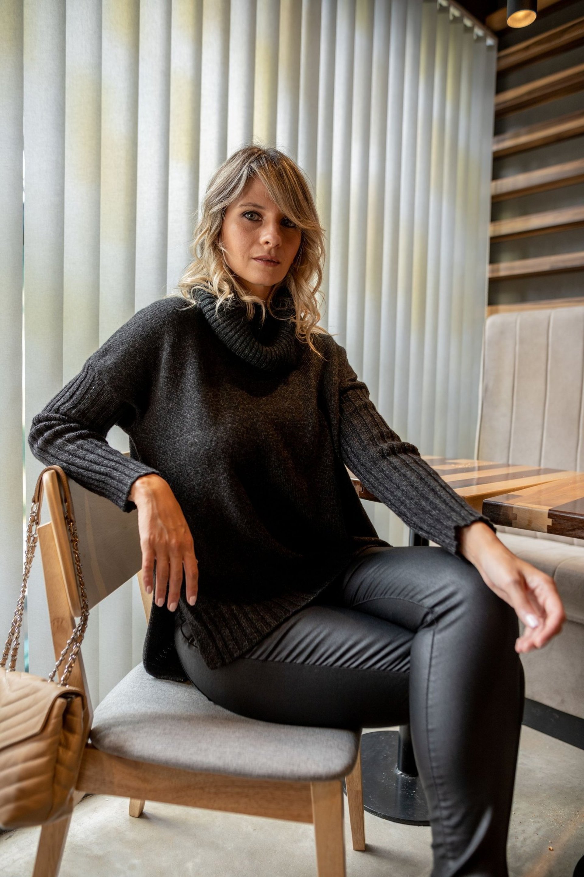 black and white bed linen