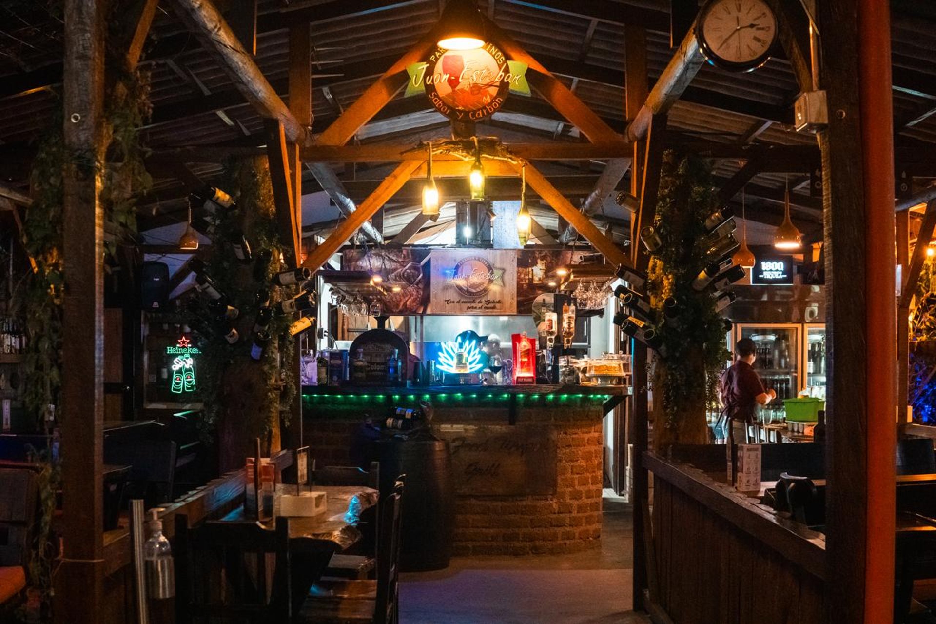 black and white bed linen