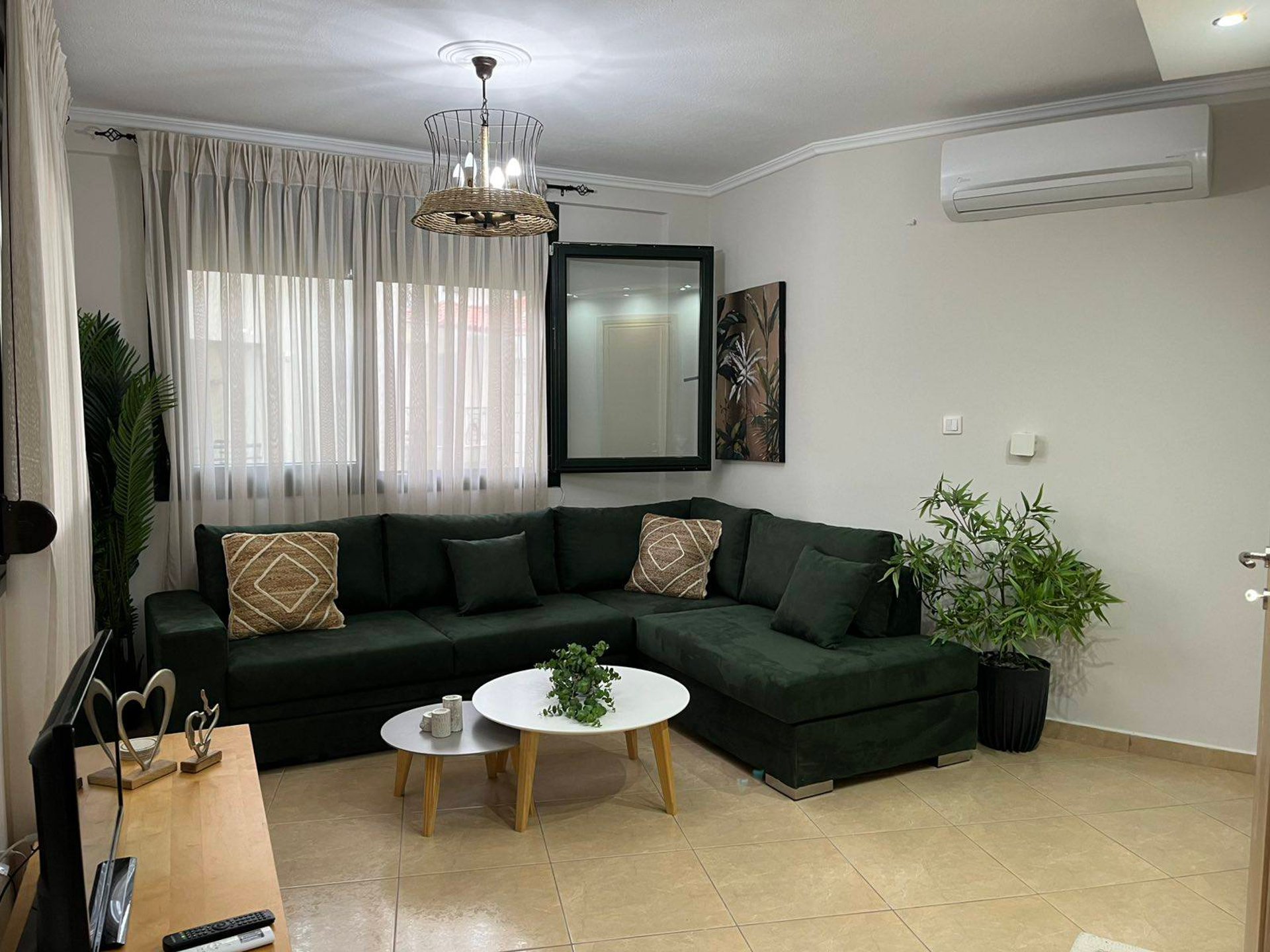 gray computer monitor