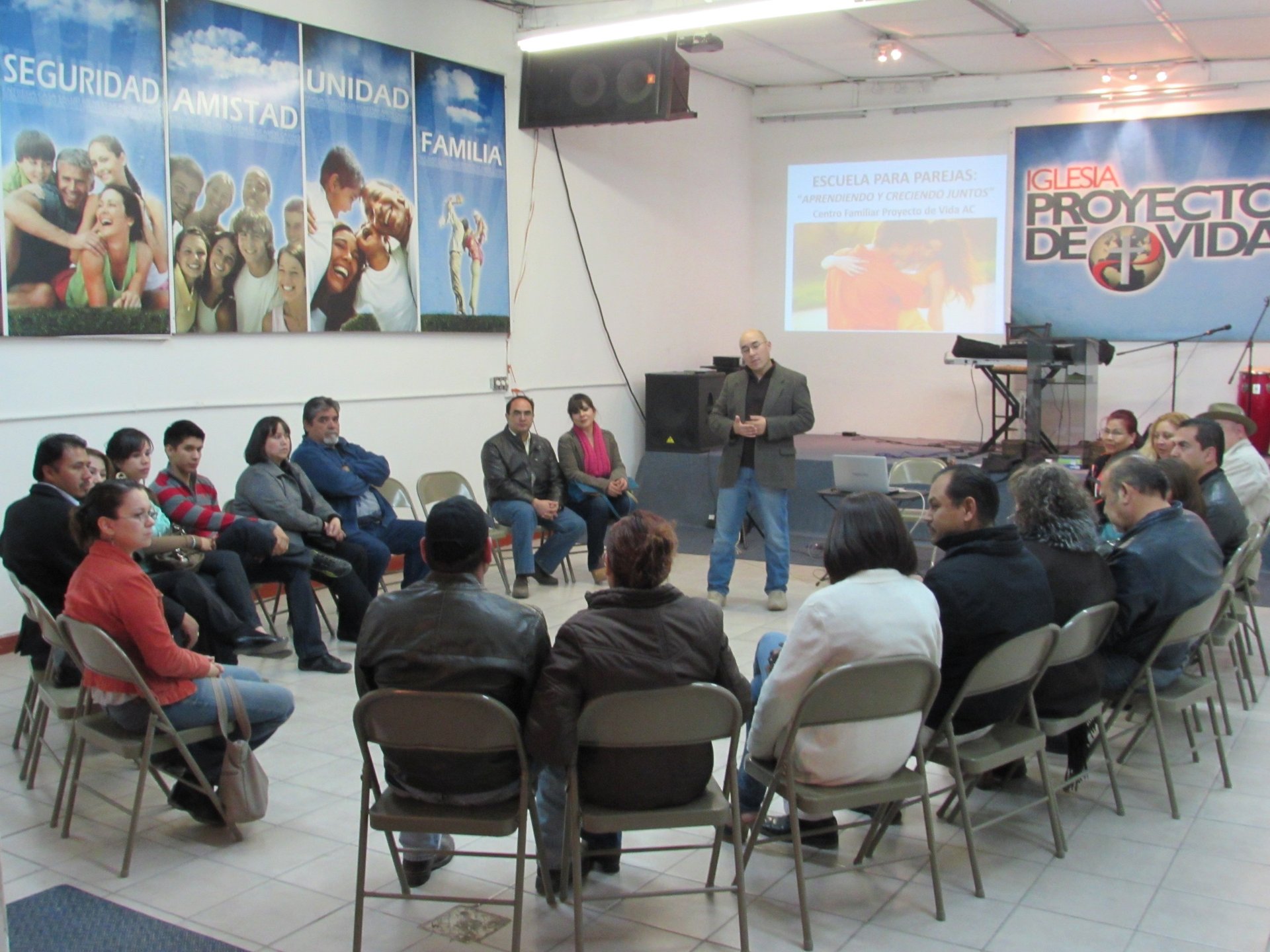 gray computer monitor