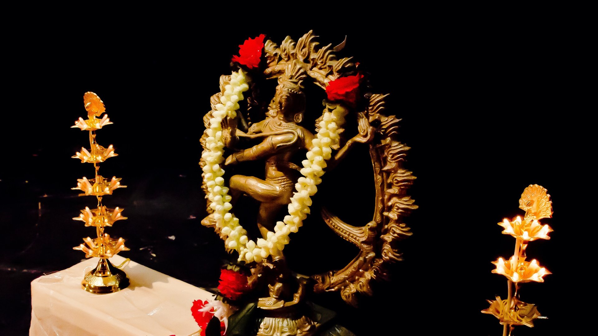 black and white bed linen