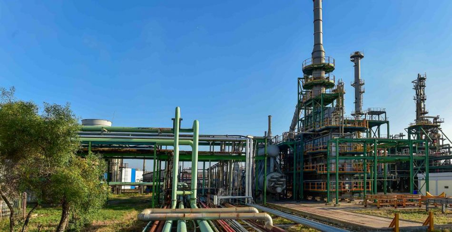 an abstract photo of a curved building with a blue sky in the background