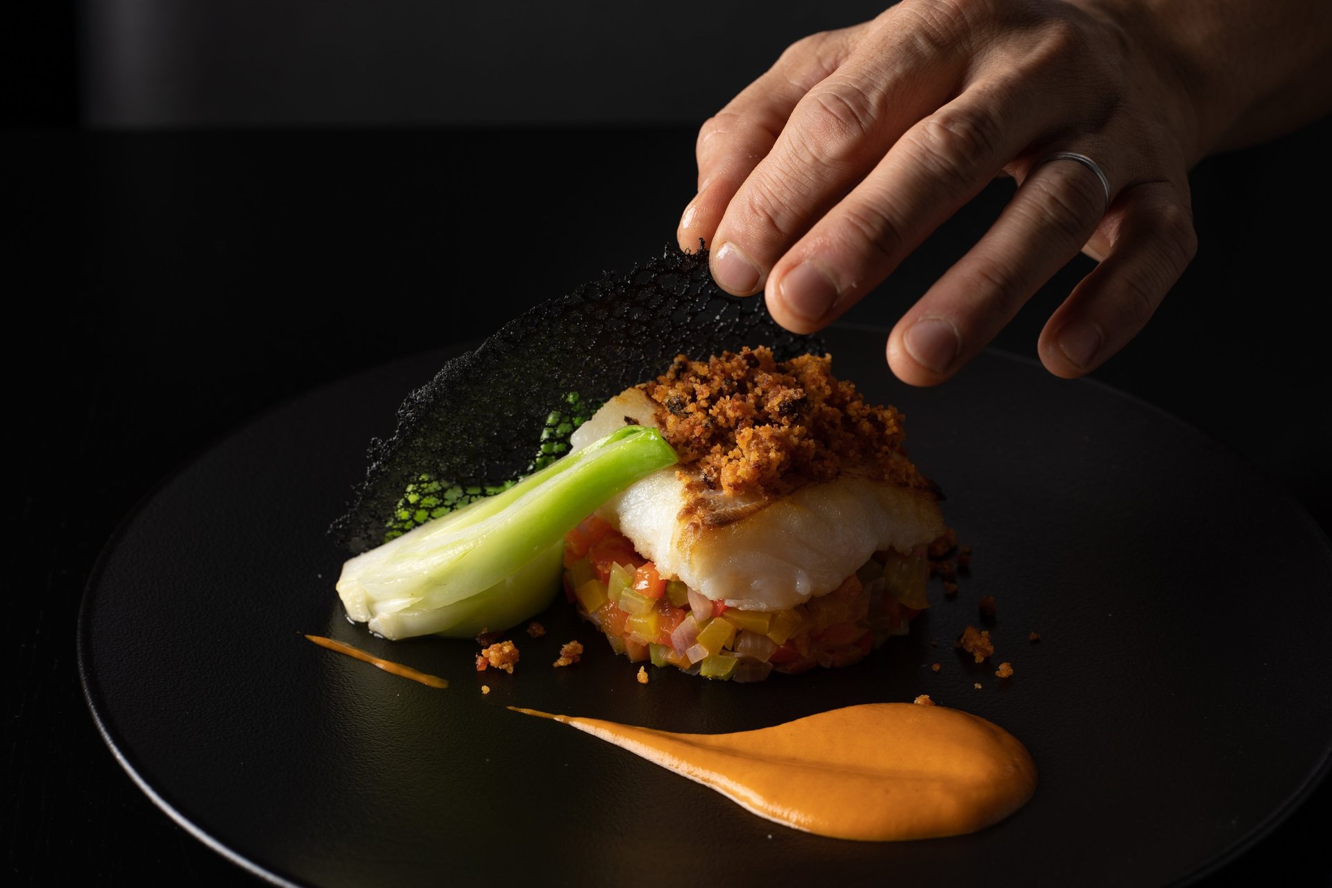 black and white bed linen