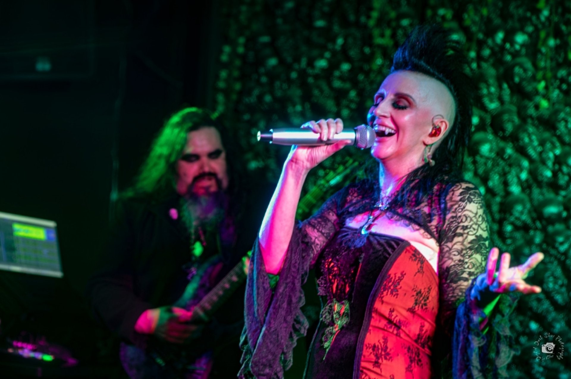 black and white bed linen