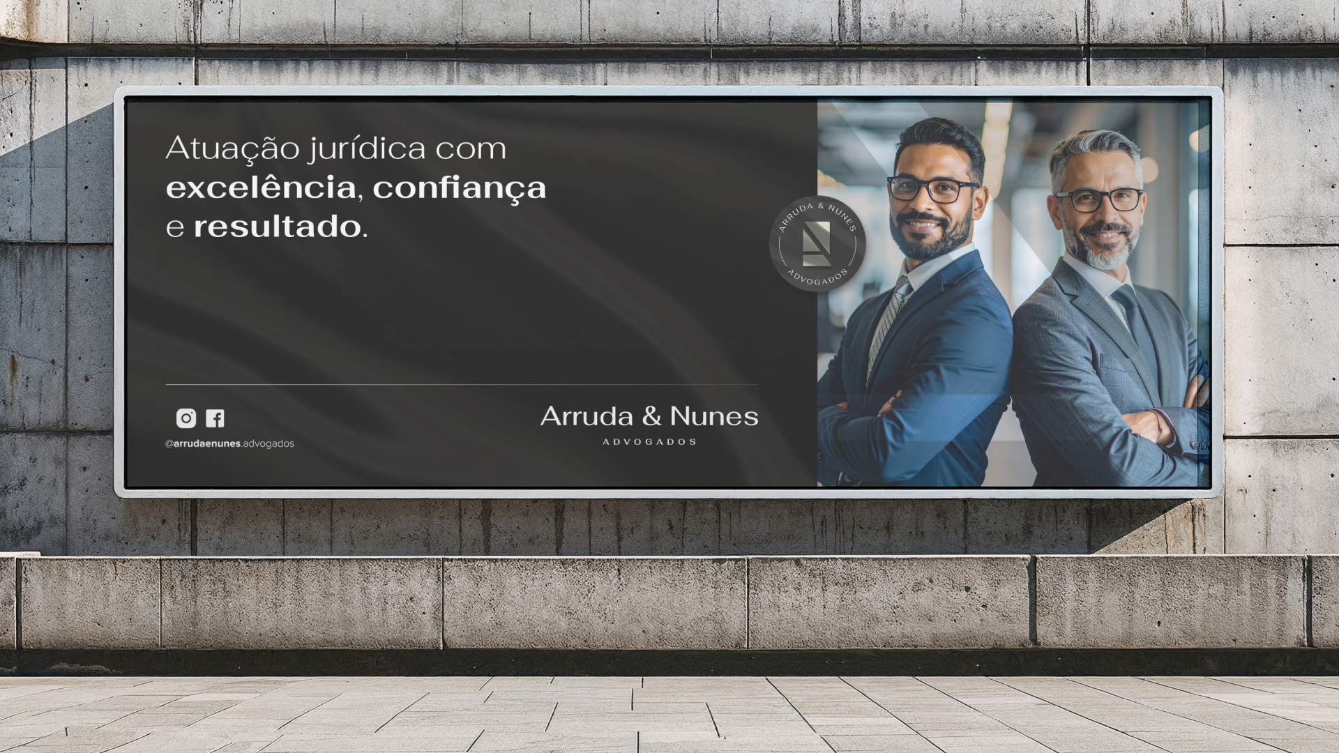 gray computer monitor