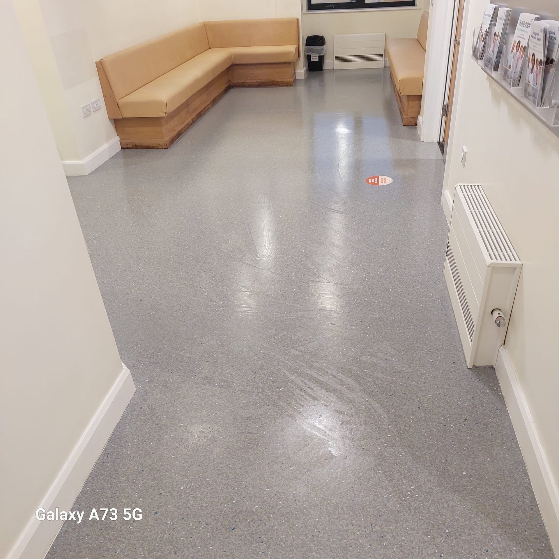 gray computer monitor