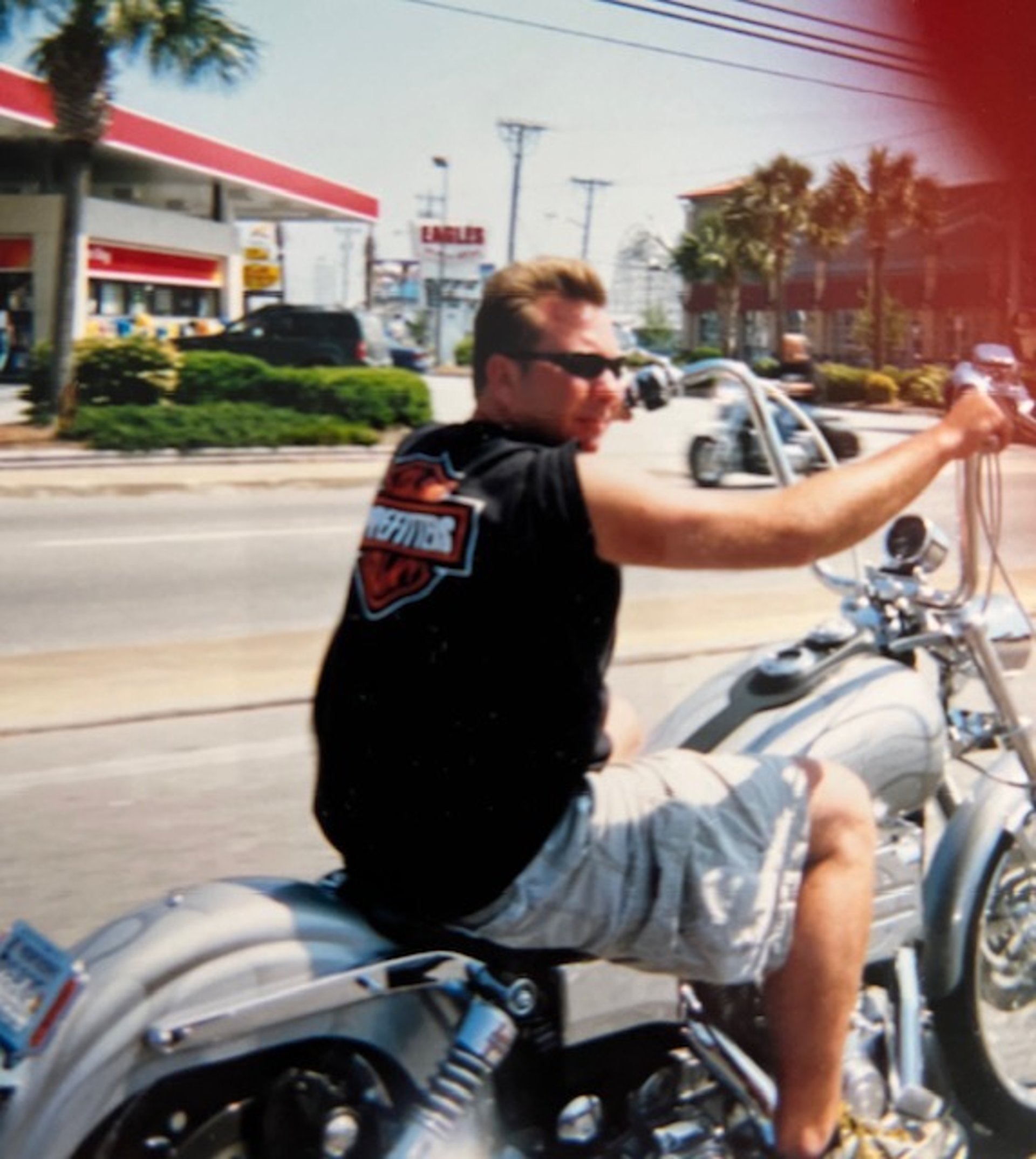 gray computer monitor