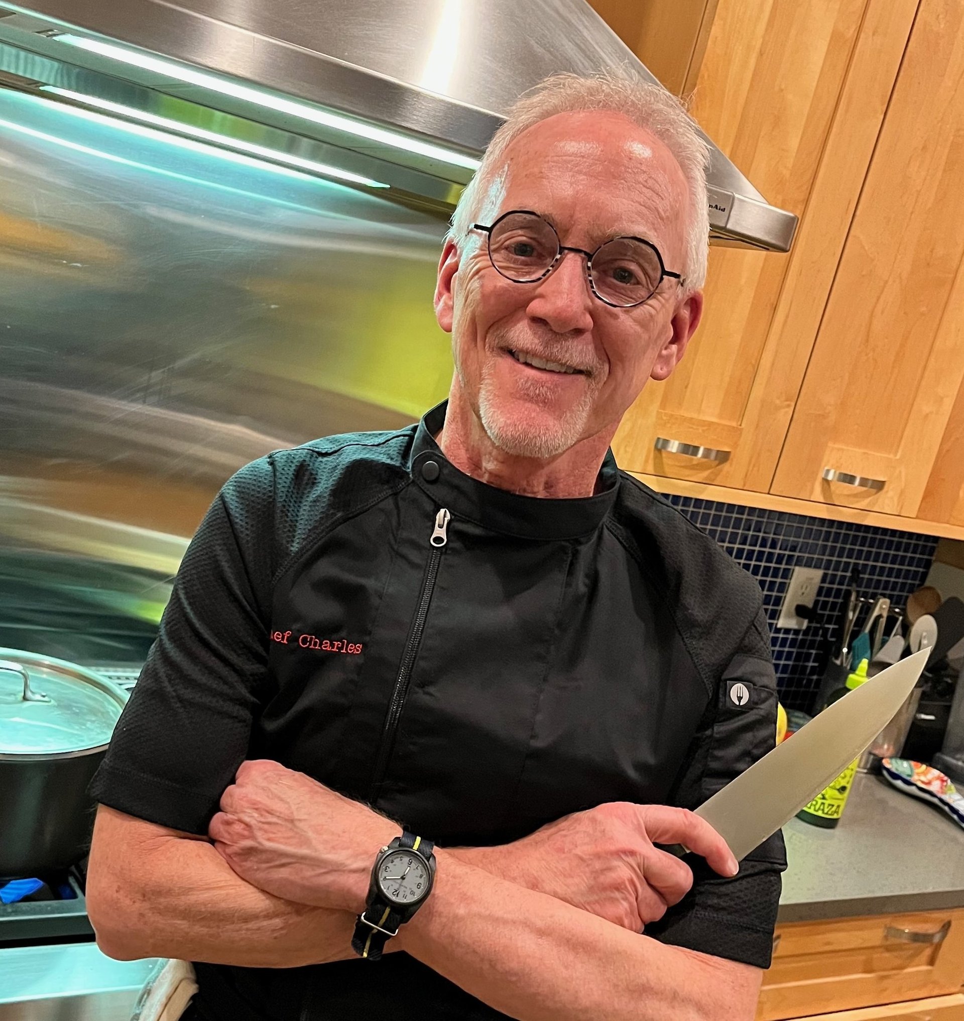 gray computer monitor