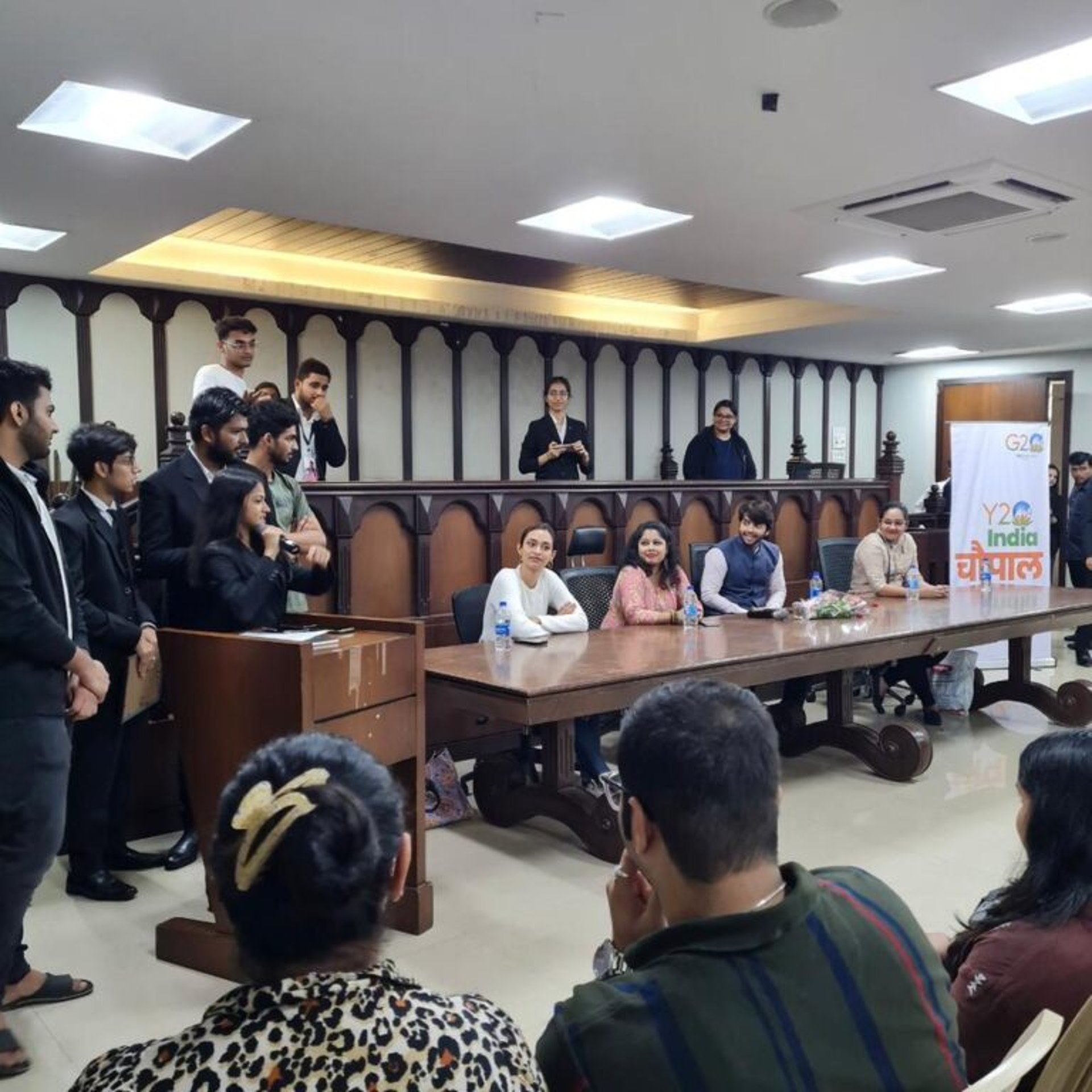 gray computer monitor