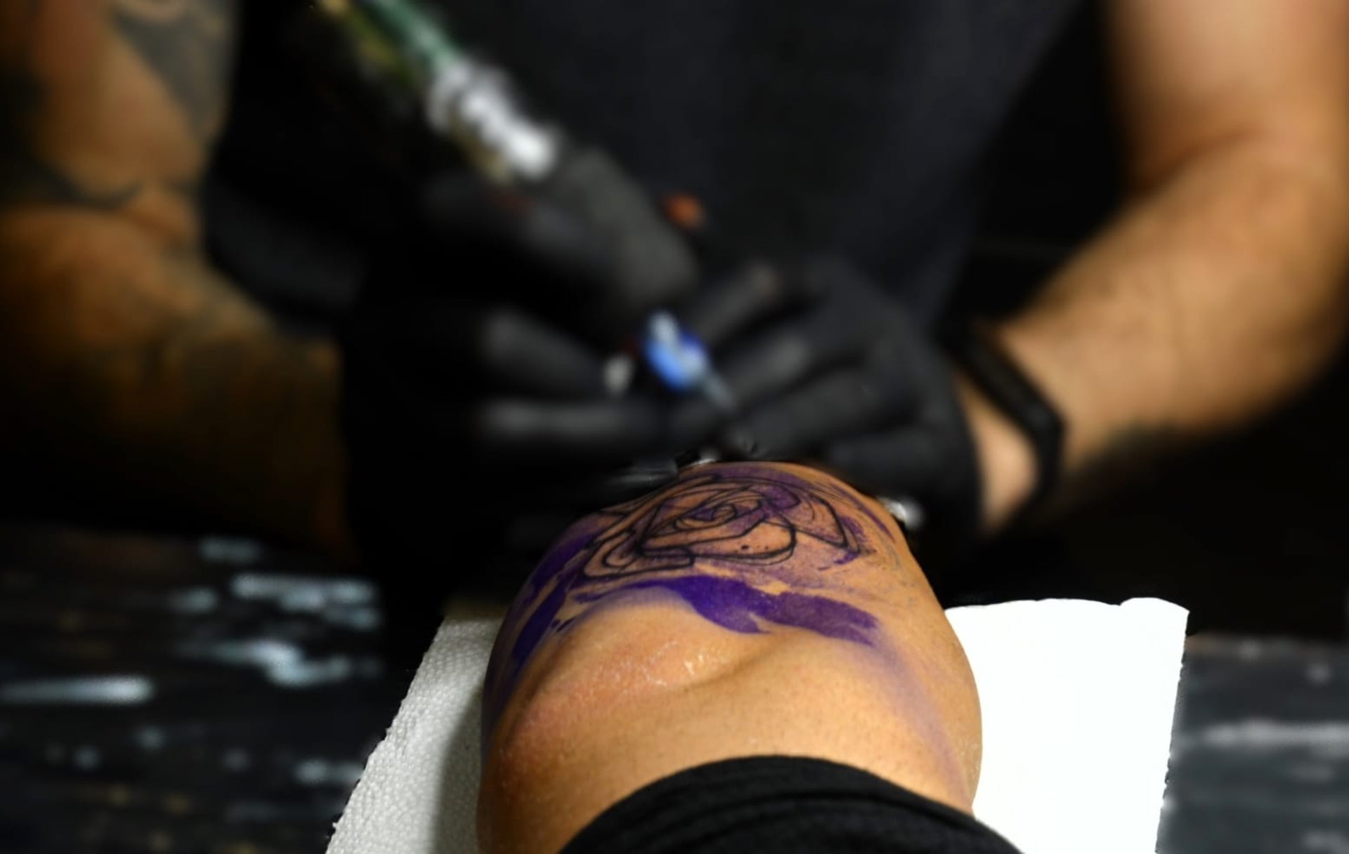 black and white bed linen