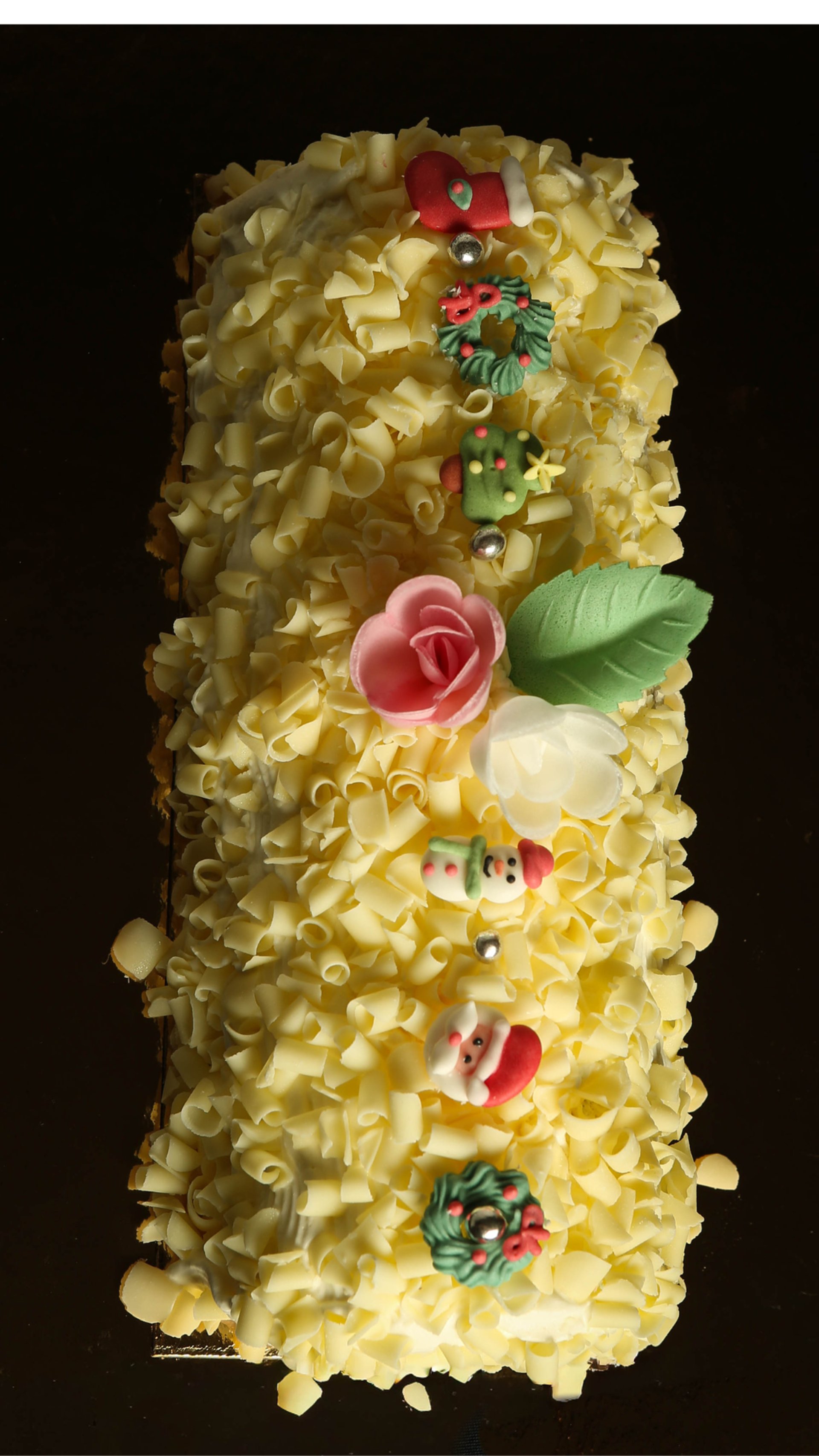 black and white bed linen