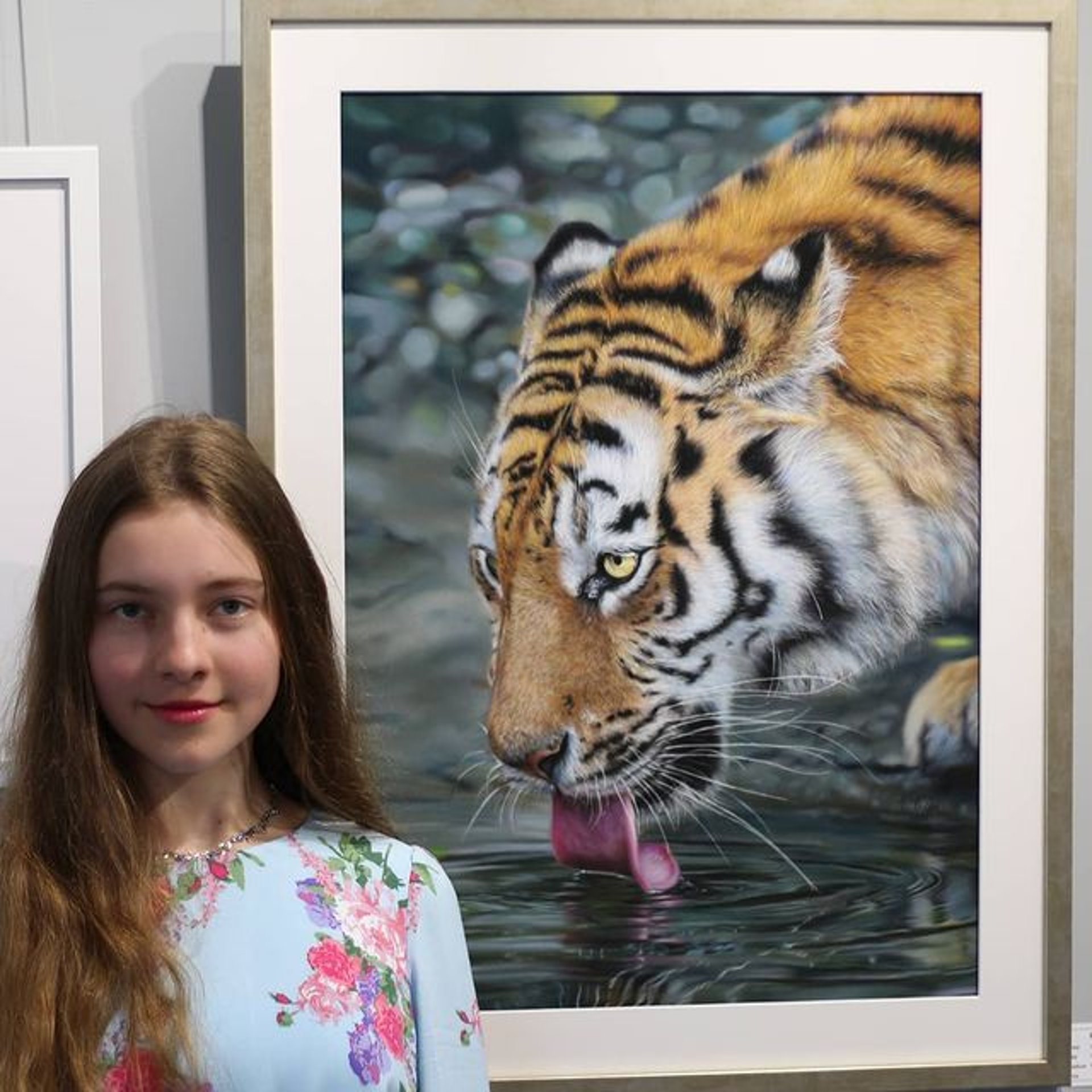 gray computer monitor