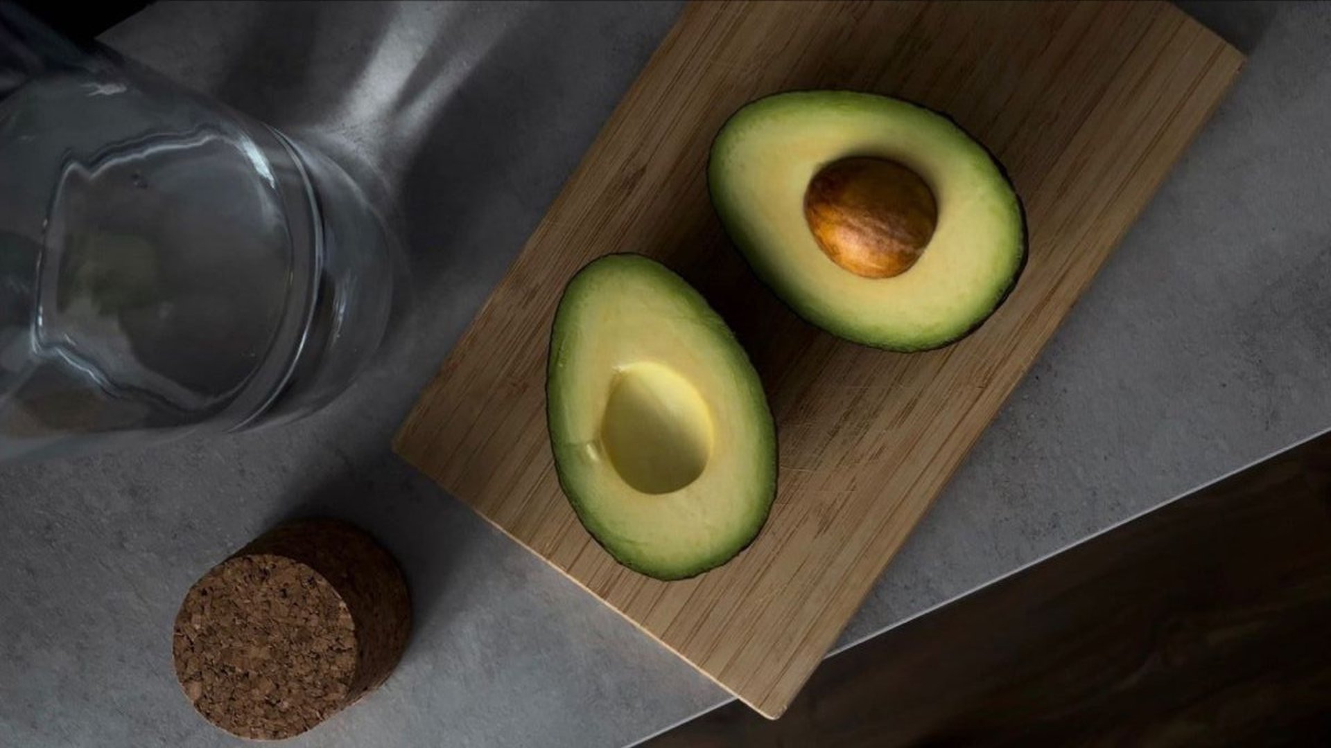 gray computer monitor